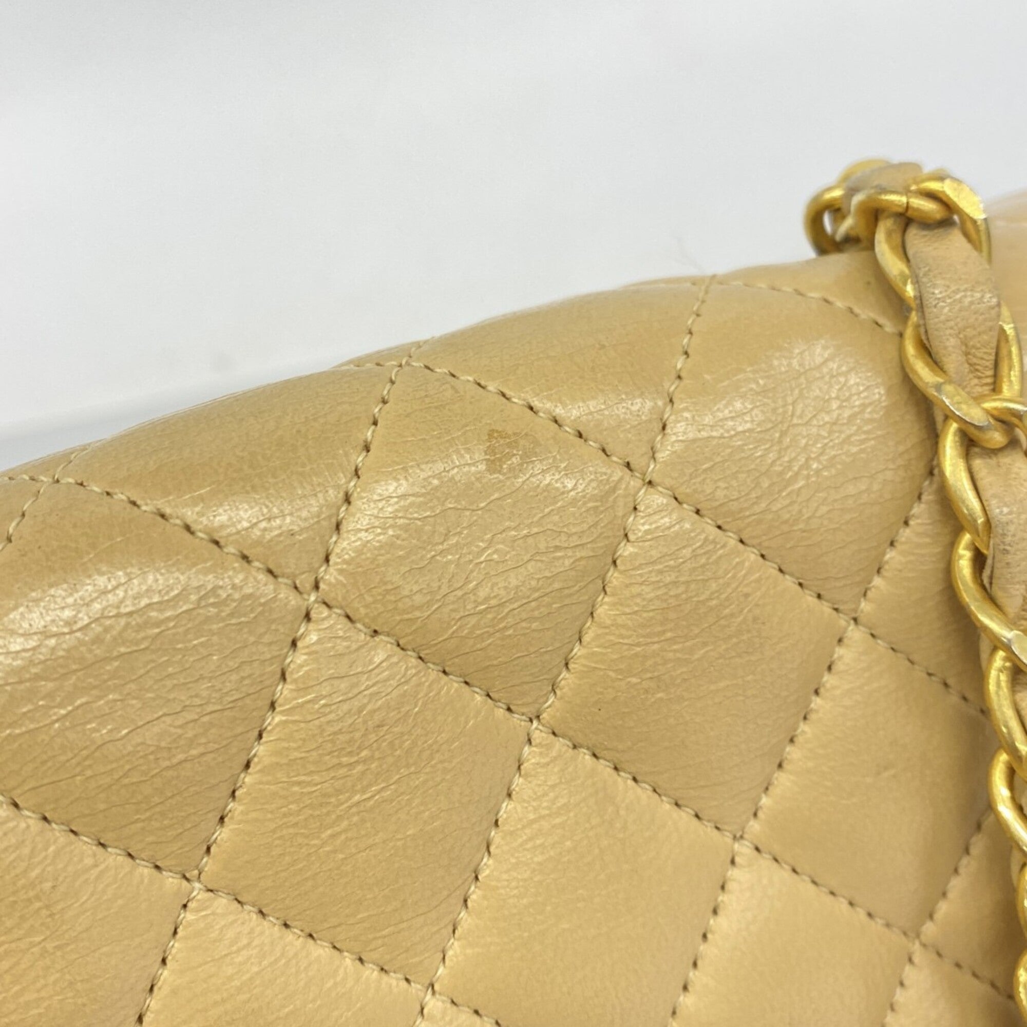 Chanel Beige Leather Shoulder Bag (Pre-Owned)