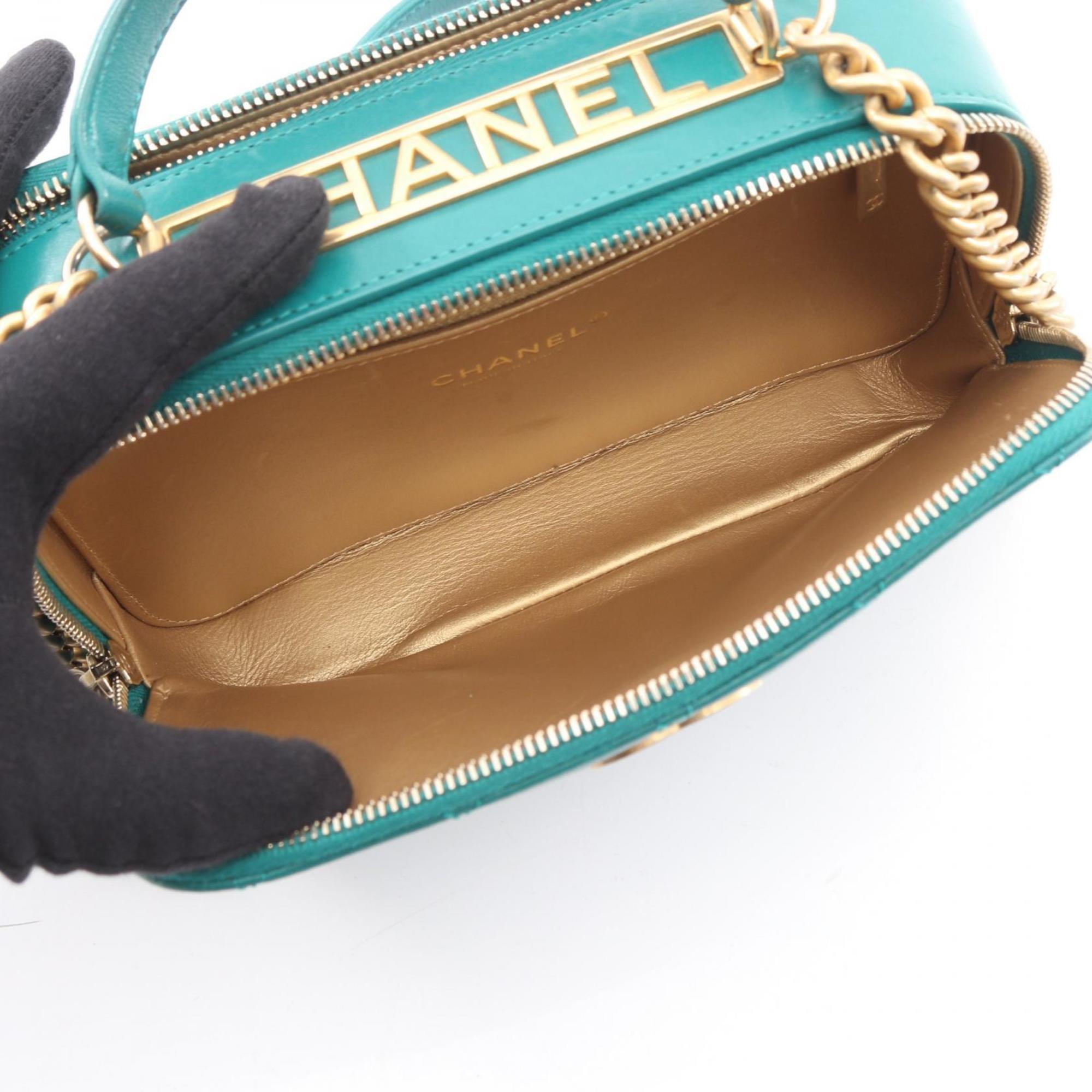 Chanel Green Leather Shoulder Bag (Pre-Owned)