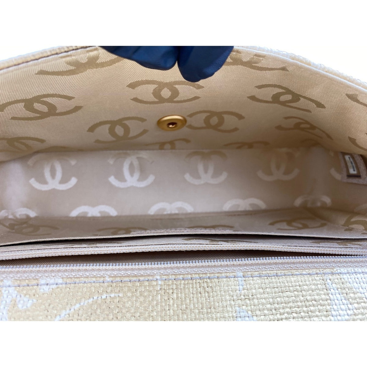 Chanel Beige Raffia Shoulder Bag (Pre-Owned)