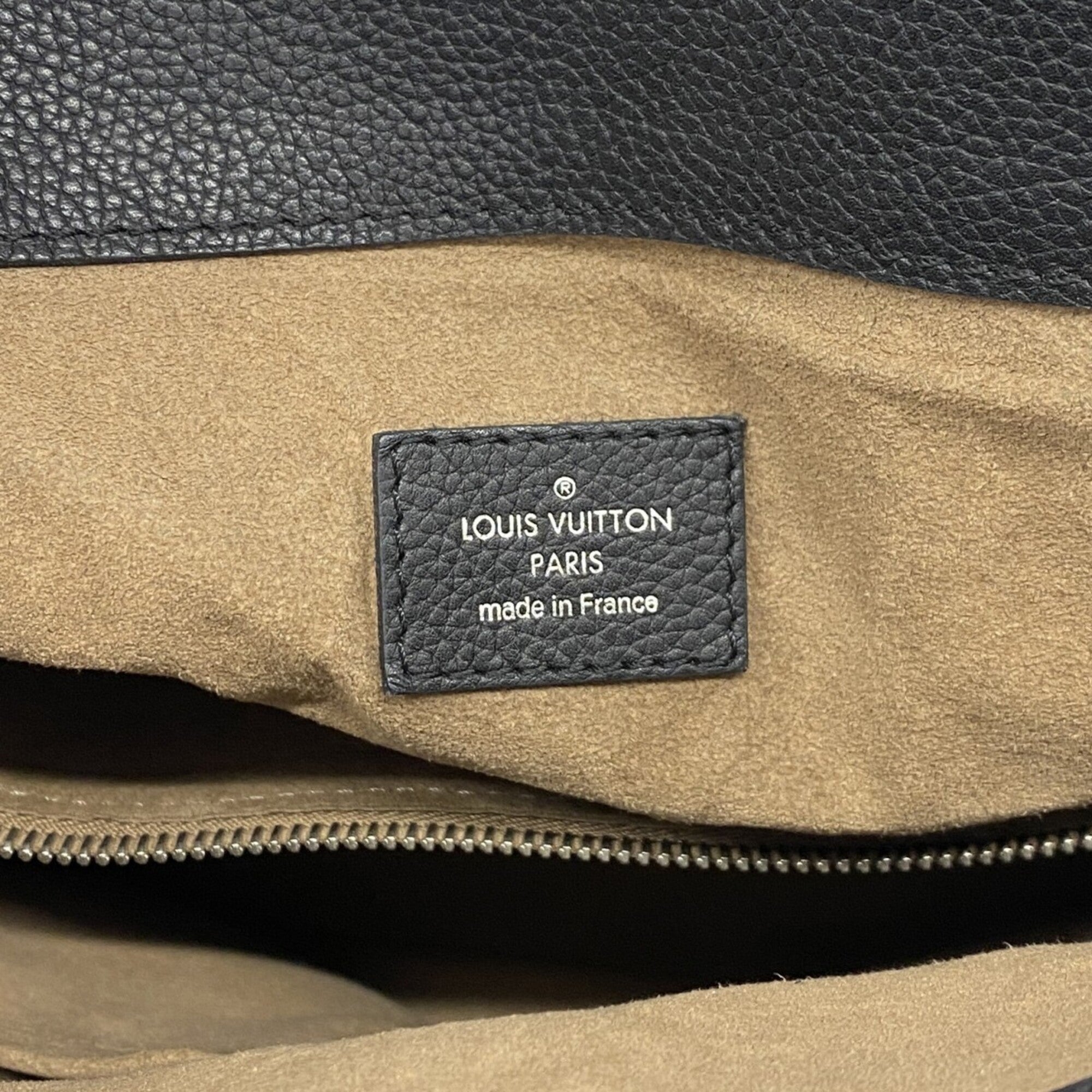 Louis Vuitton Noir Handbag (Pre-Owned)