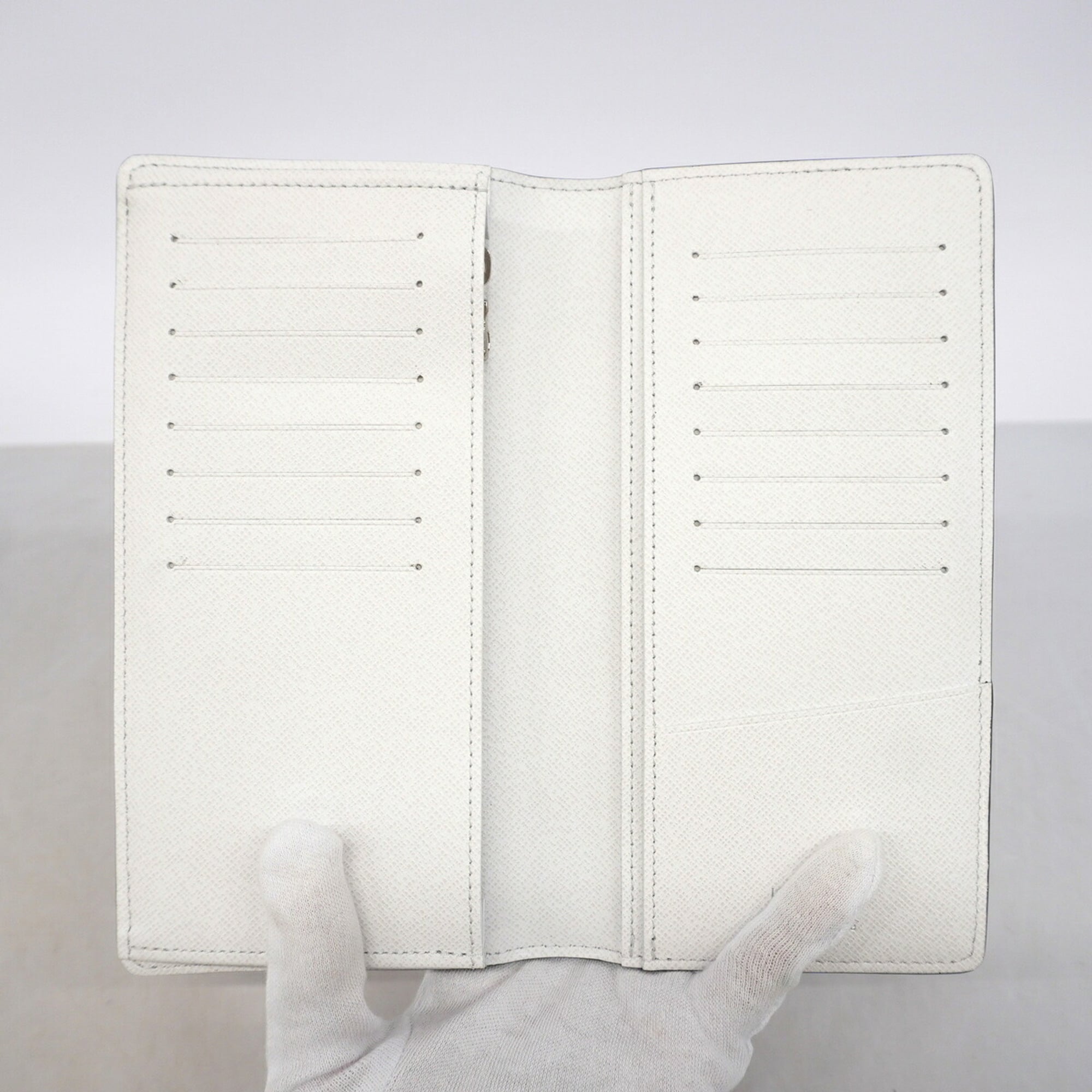 Louis Vuitton White Long Wallet (Bi-Fold) (Pre-Owned)