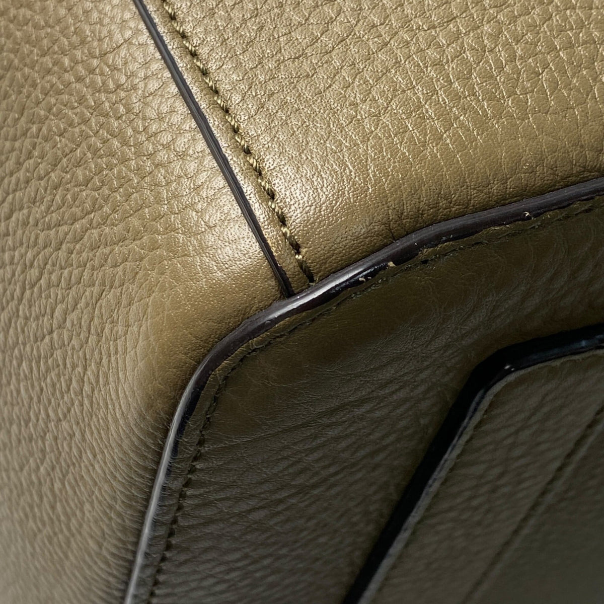 Bally Grayish Leather Handbag (Pre-Owned)