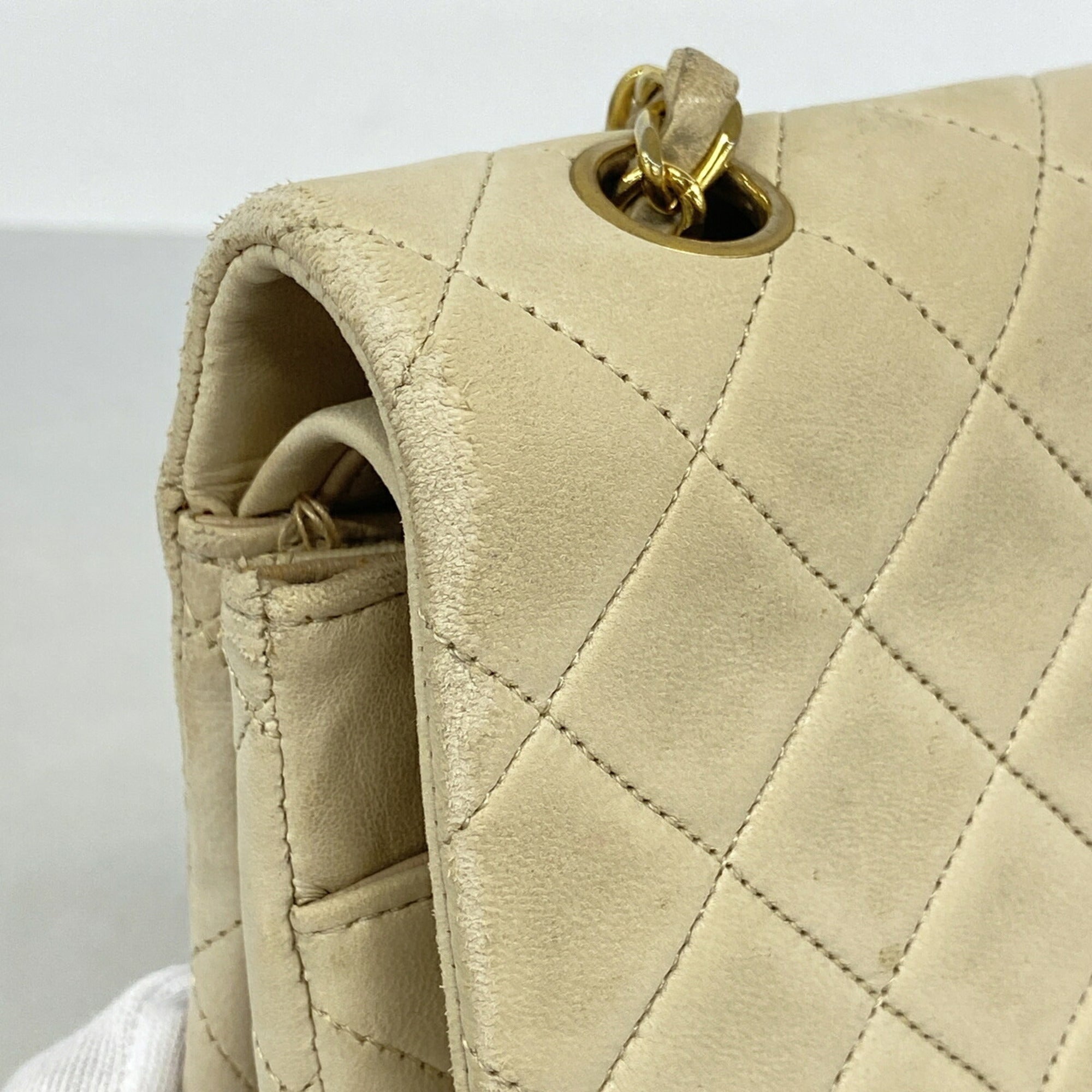 Chanel Beige Leather Shoulder Bag (Pre-Owned)