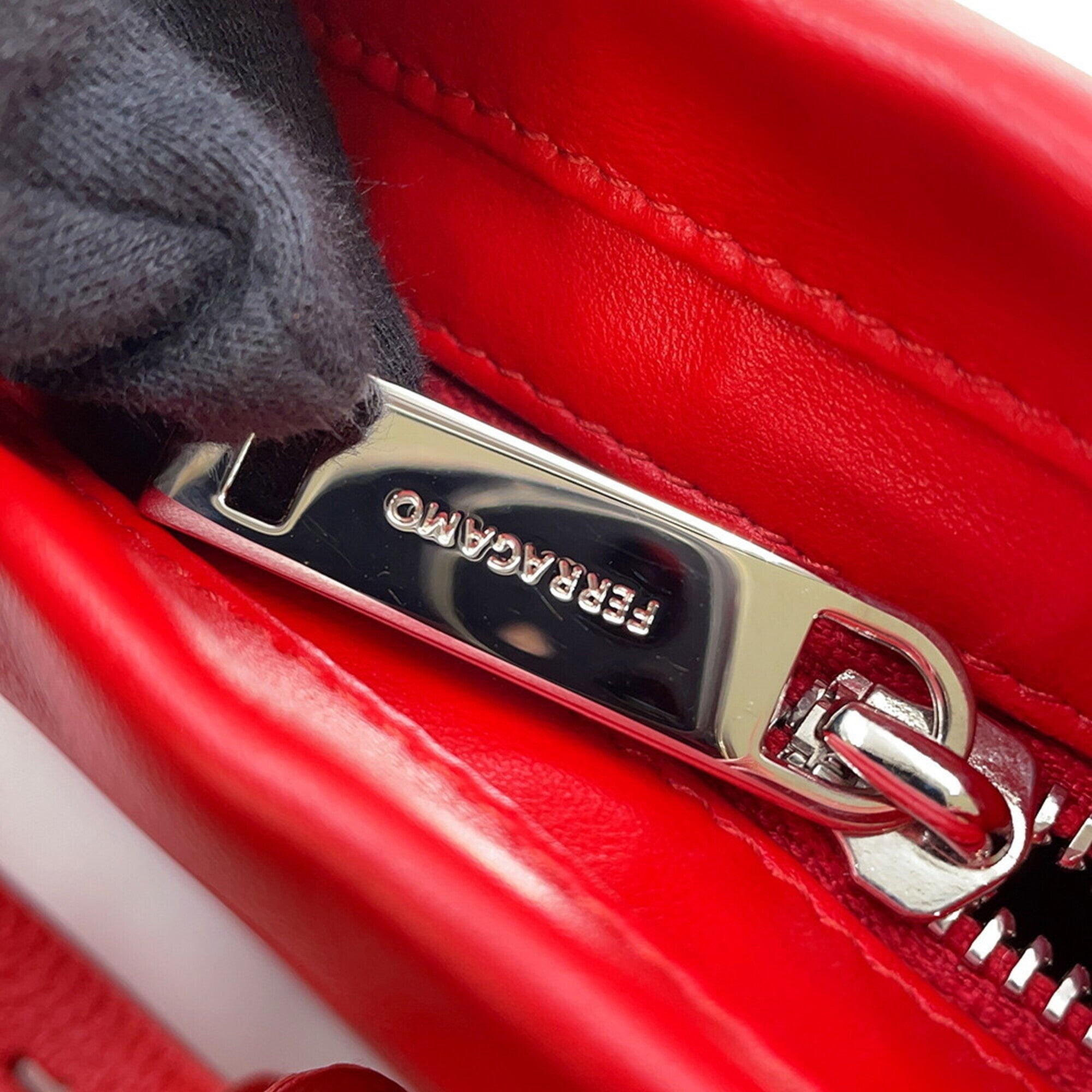 Salvatore Ferragamo Red Color Leather Handbag Shoulder Bag (Pre-Owned)