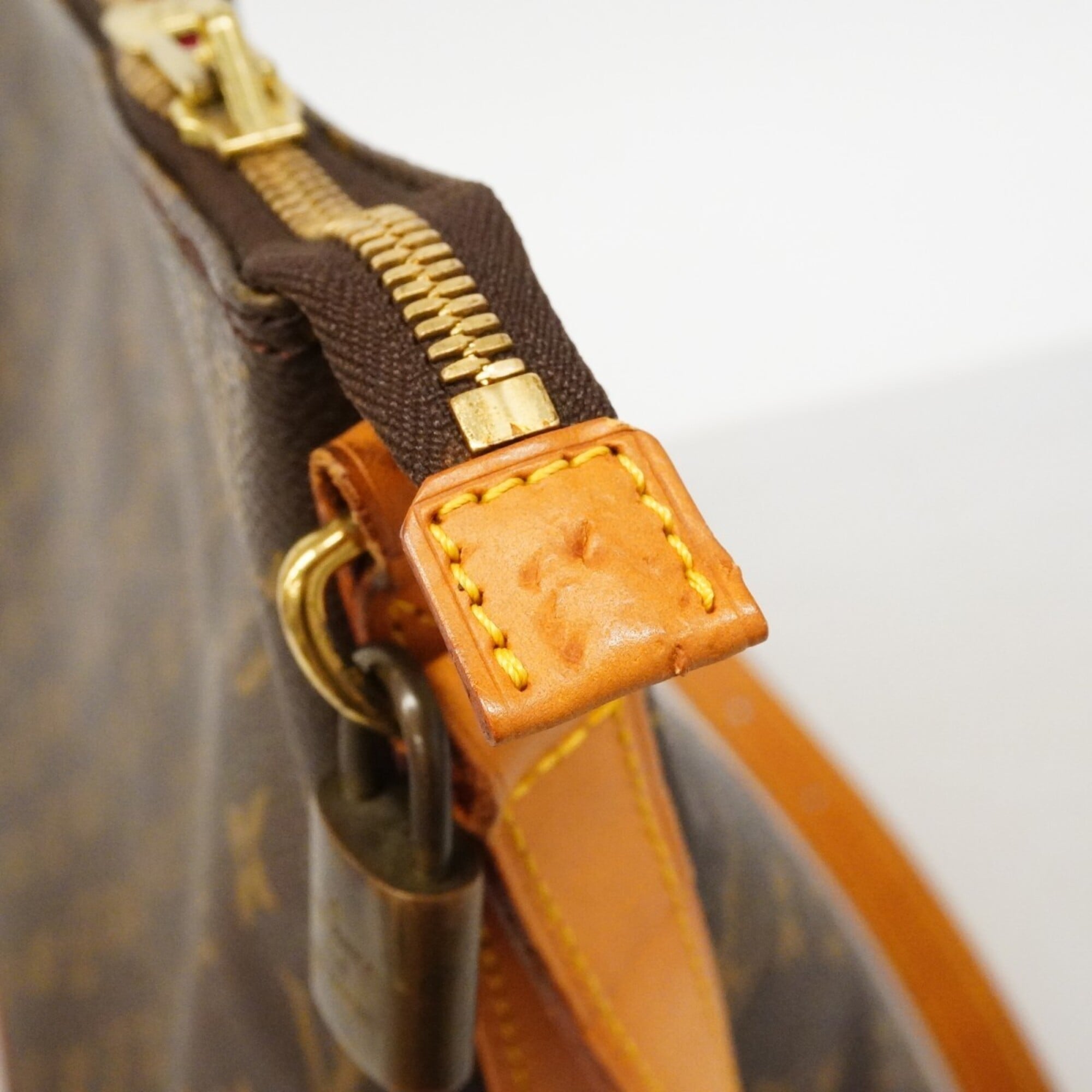 Louis Vuitton Brown Shoulder Bag (Pre-Owned)
