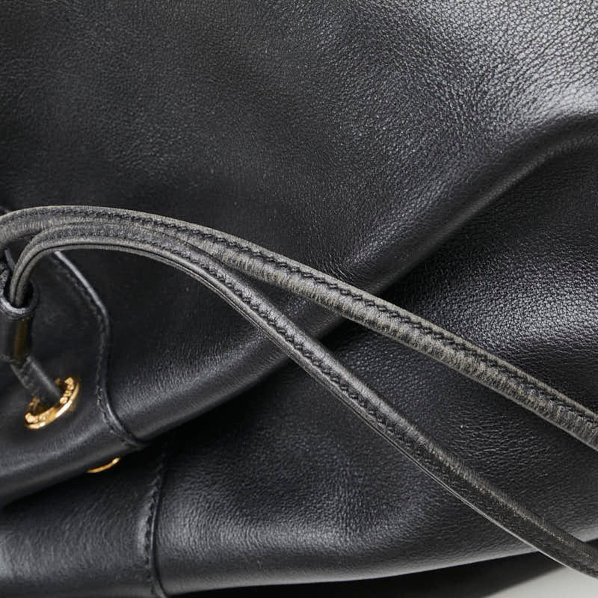 Gucci Black Leather Shoulder Bag Sling Bag (Pre-Owned)