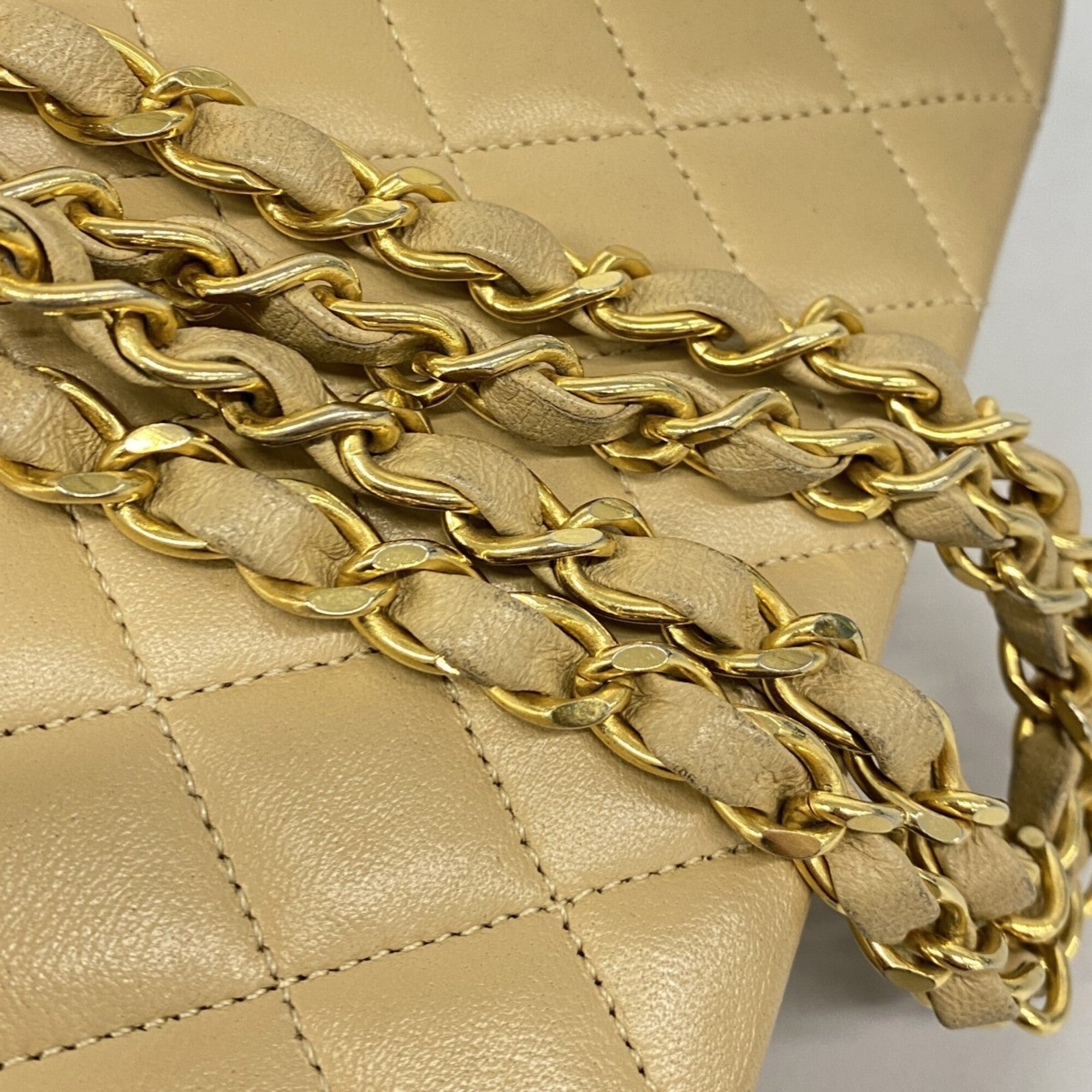 Chanel Beige Leather Shoulder Bag (Pre-Owned)