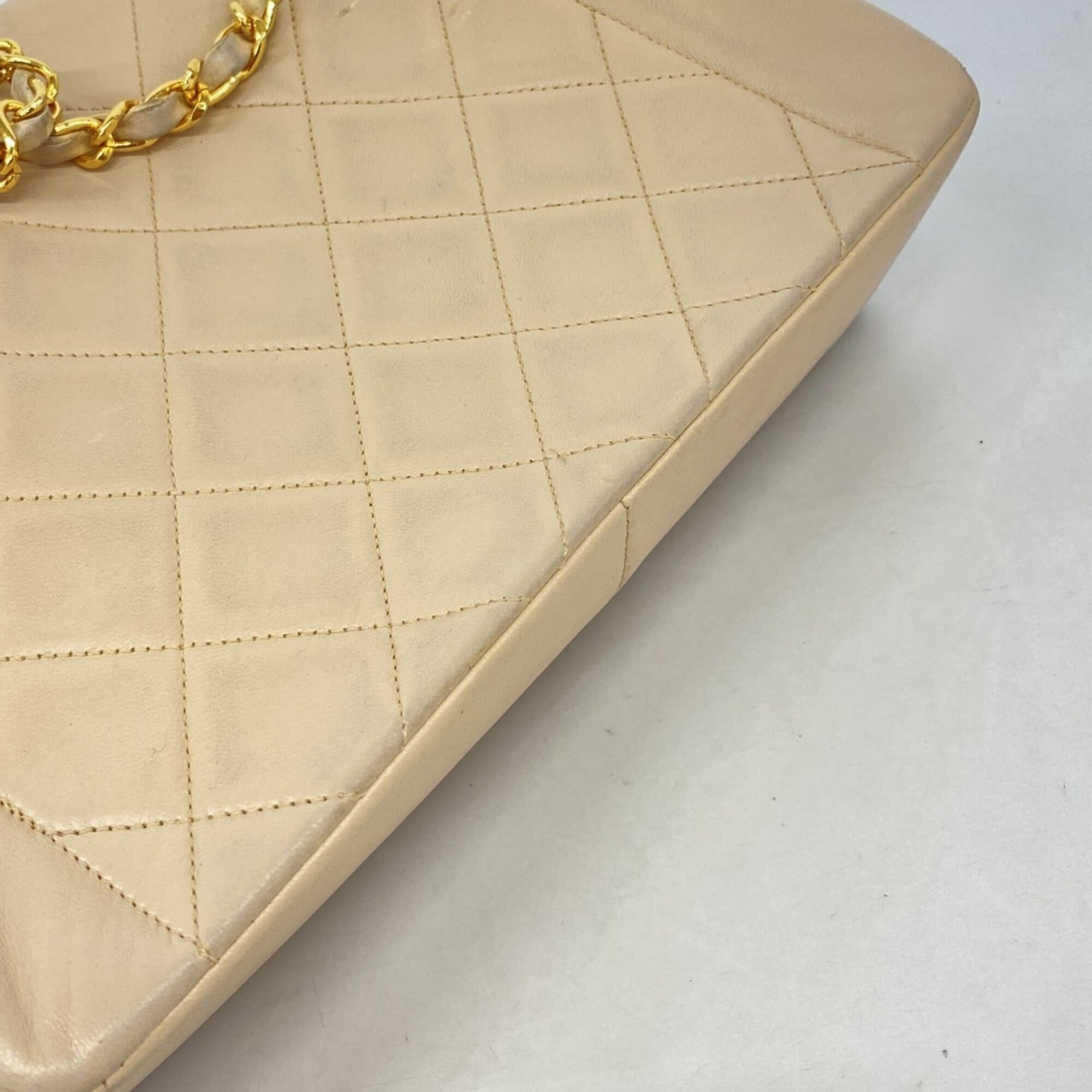 Chanel Beige Leather Shoulder Bag (Pre-Owned)