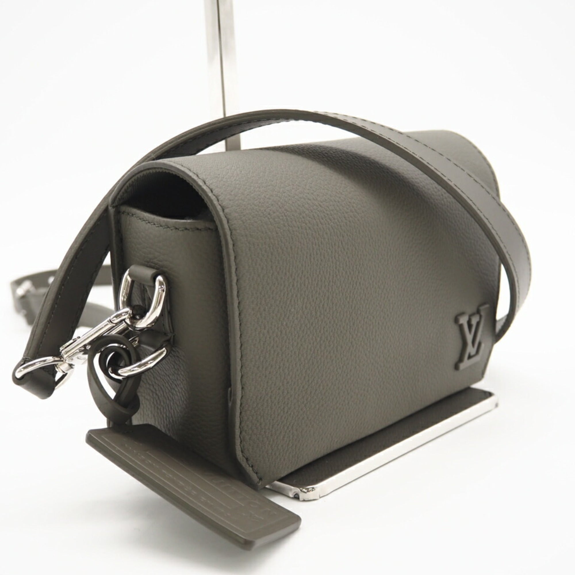 Louis Vuitton Khaki Leather Shoulder Bag (Pre-Owned)
