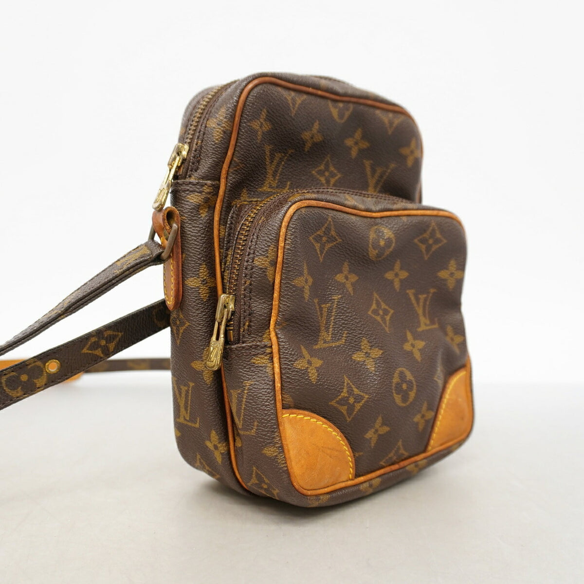 Louis Vuitton Brown Shoulder Bag (Pre-Owned)