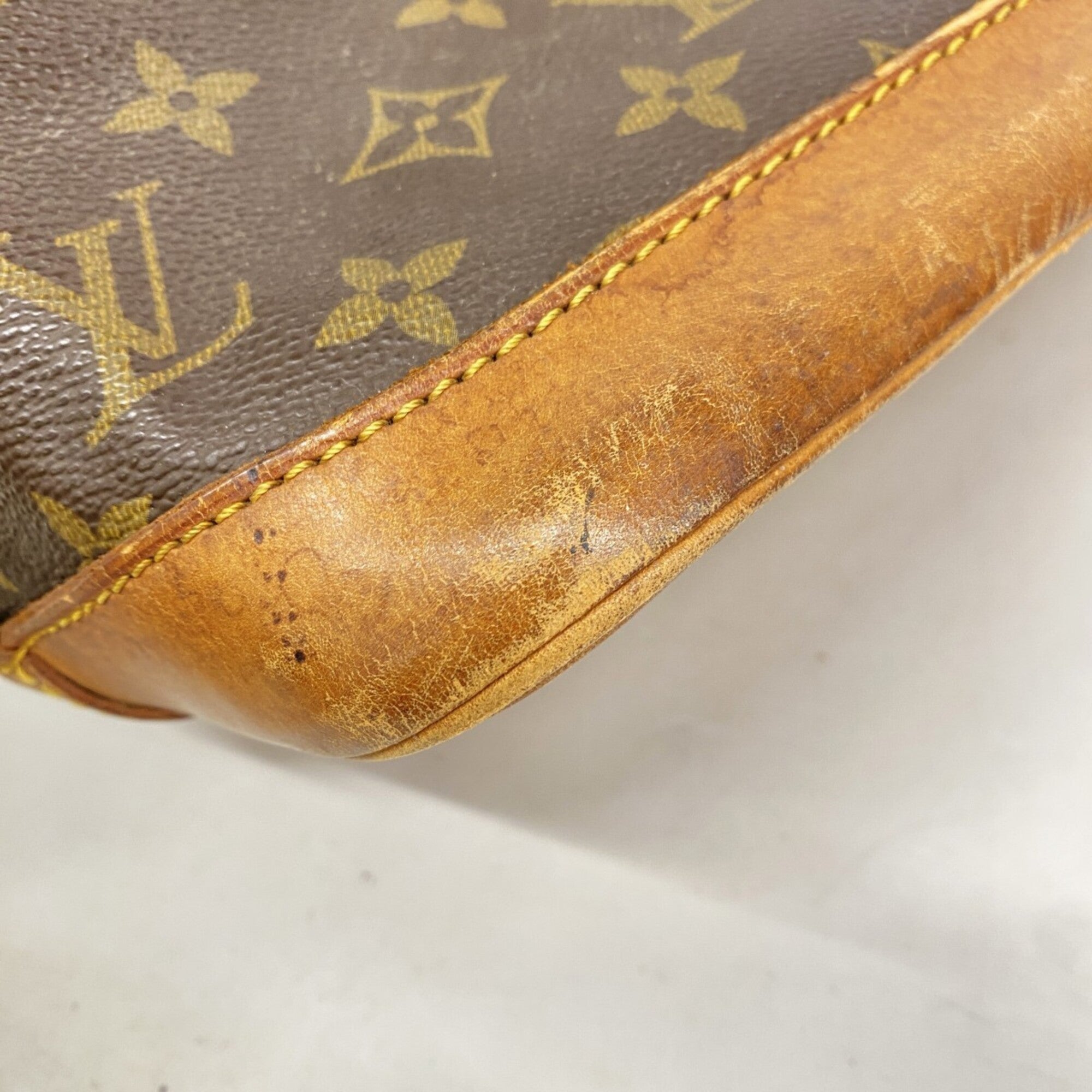 Louis Vuitton Brown Handbag (Pre-Owned)