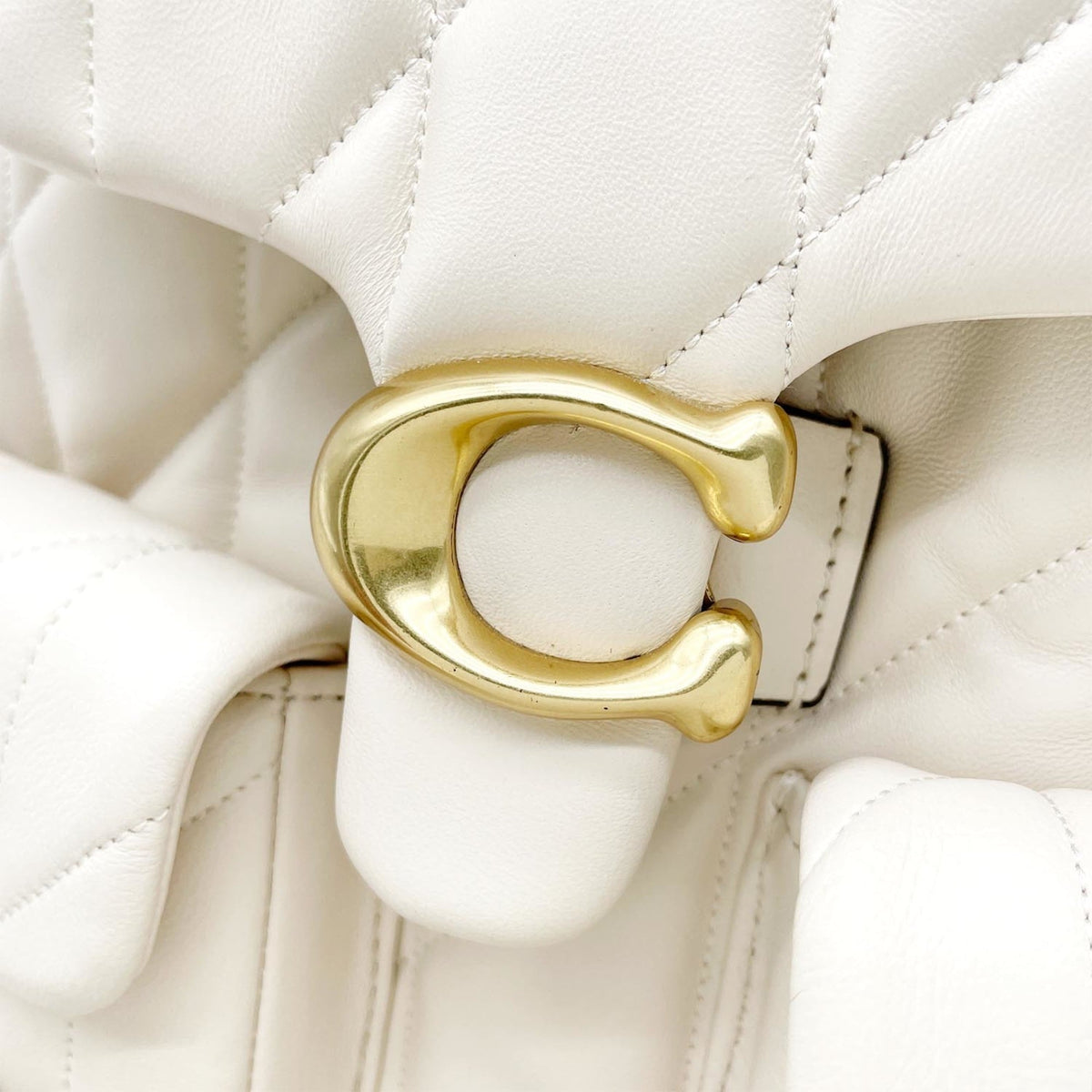 Coach Gold White Leather Backpack (Pre-Owned)