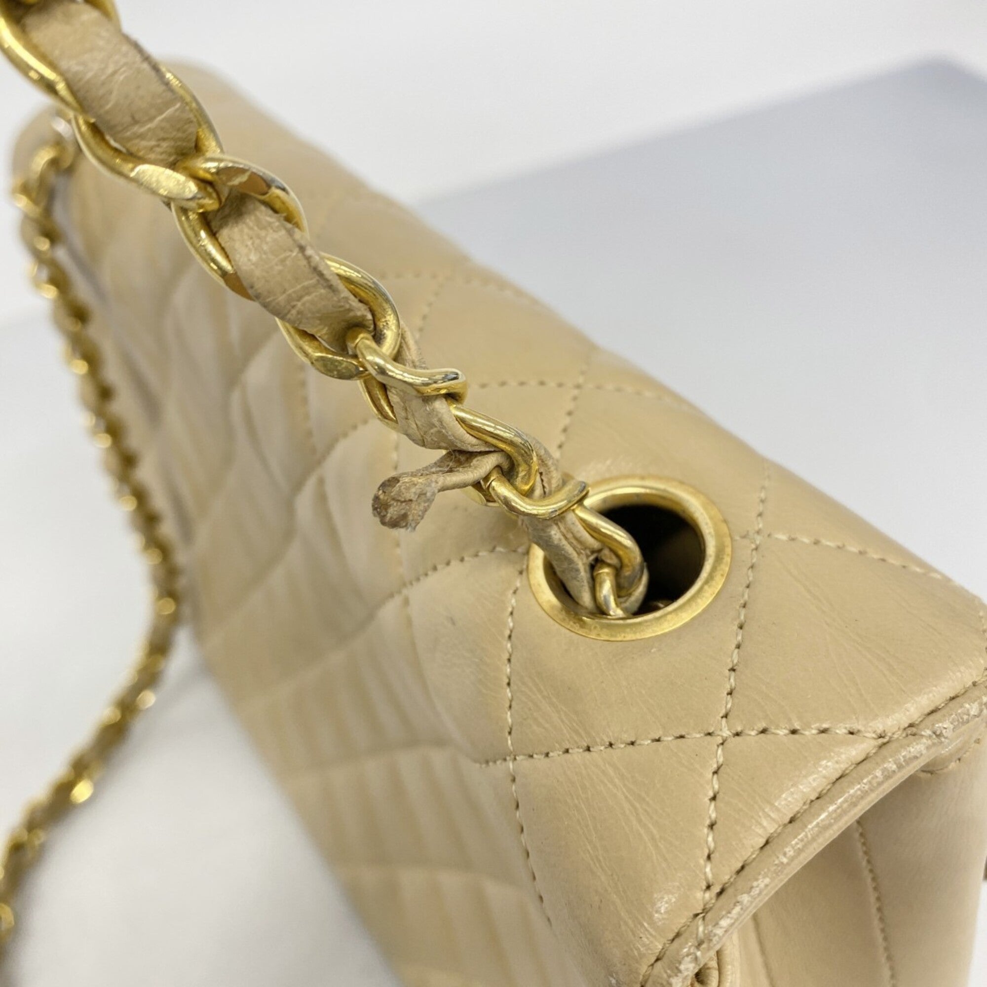 Chanel Beige Leather Shoulder Bag (Pre-Owned)