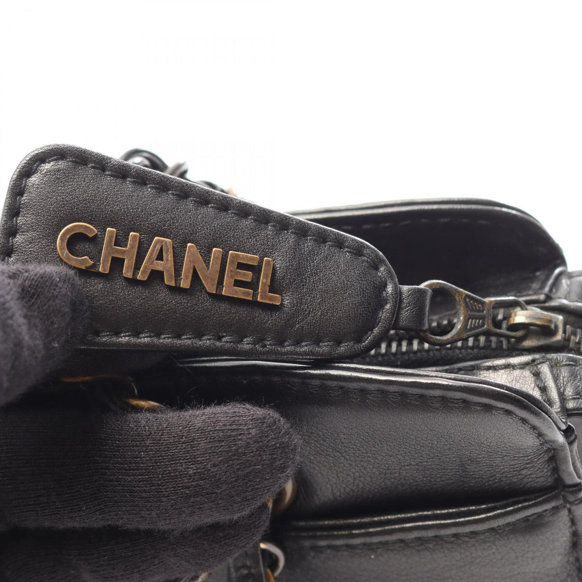 Chanel Black Leather Handbag (Pre-Owned)
