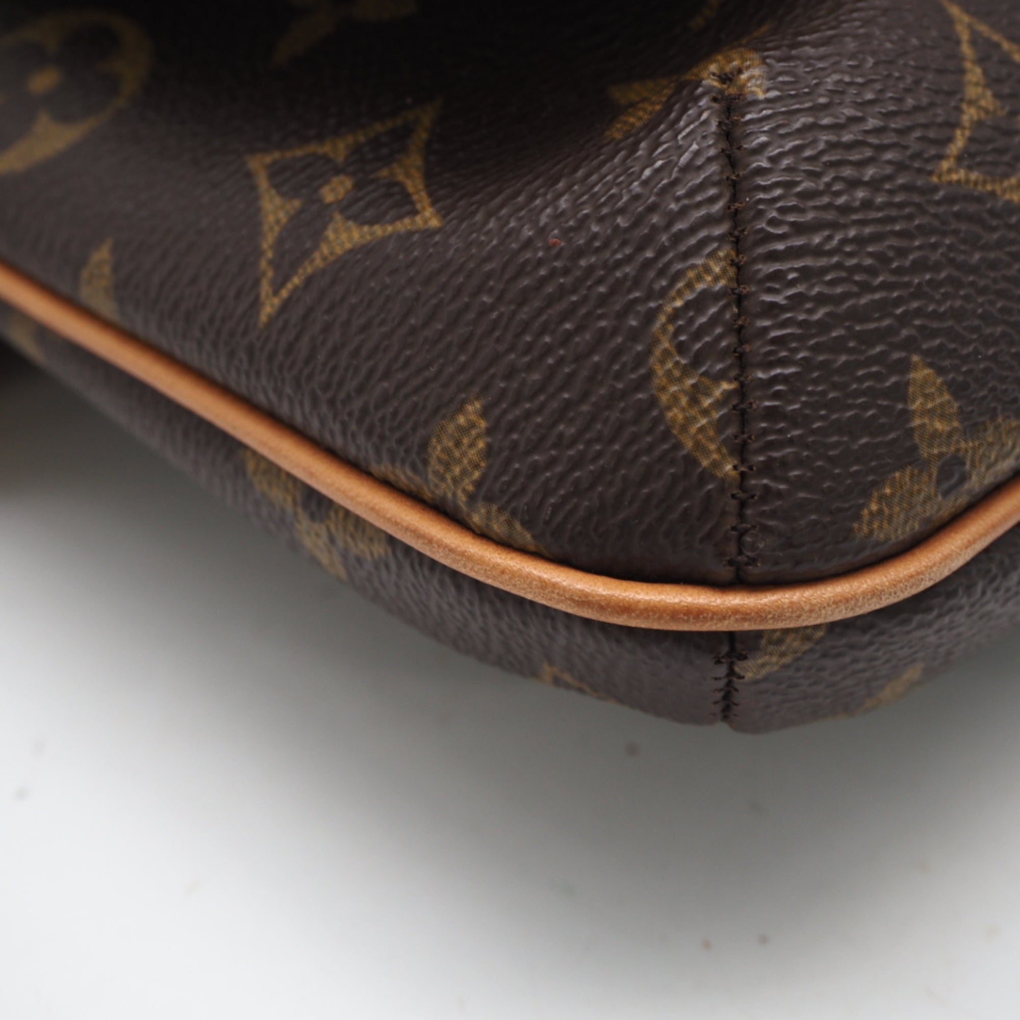 Louis Vuitton Brown Coated Canvas Leather Shoulder Bag (Pre-Owned)