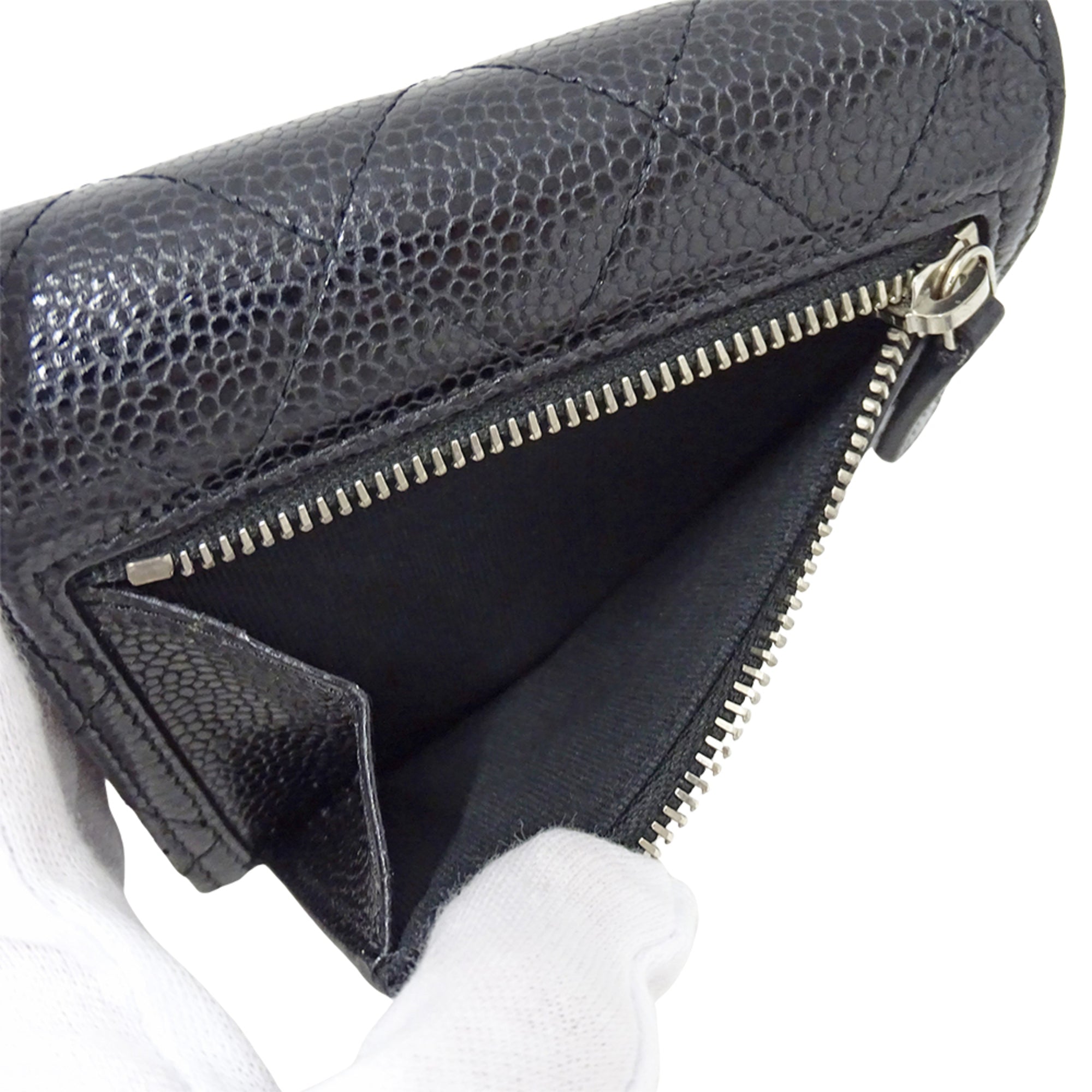 Chanel Black Grained Calfskin Wallet (Bi-Fold) (Pre-Owned)
