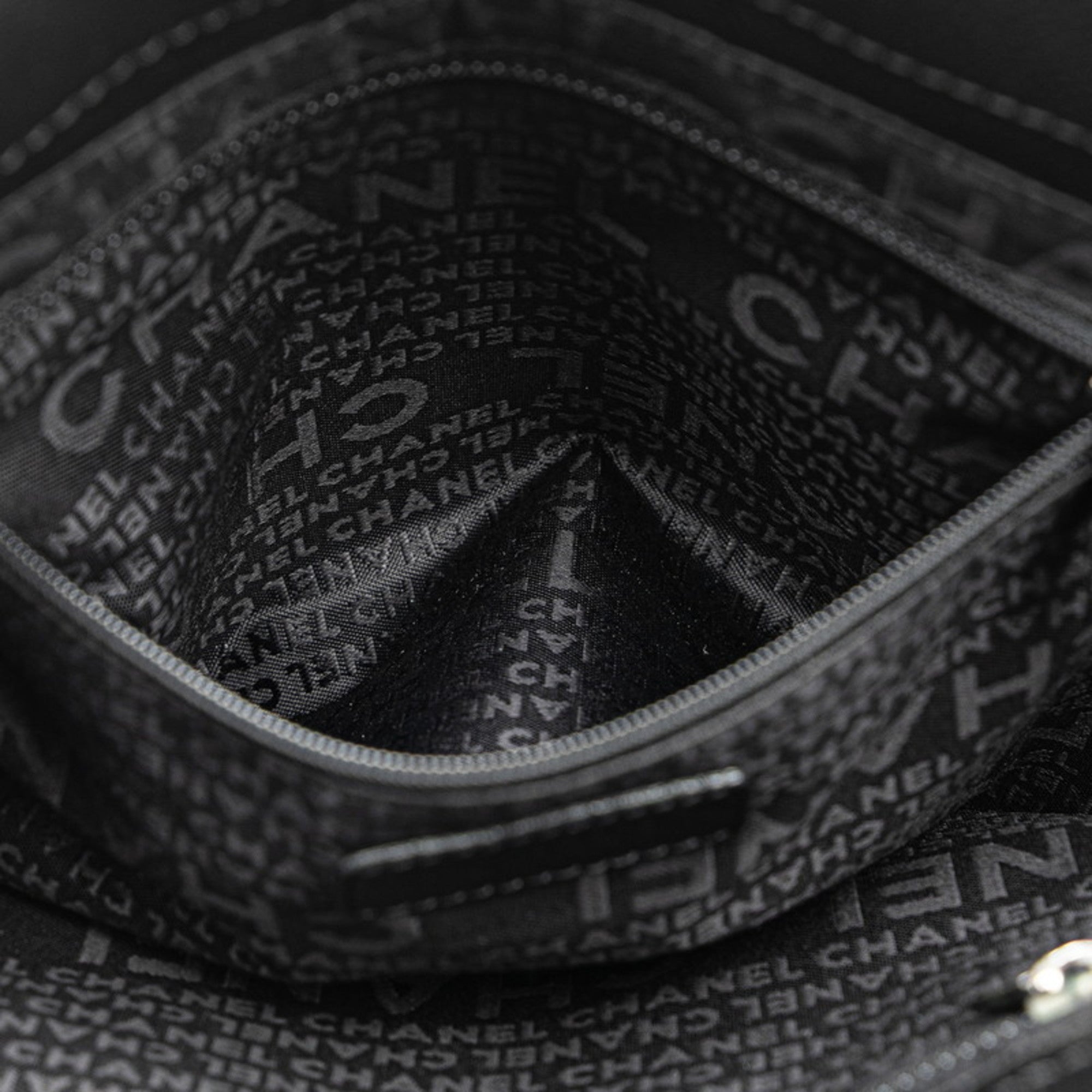 Chanel Chocolate Bar Black Grained Calfskin Tote Bag (Pre-Owned)