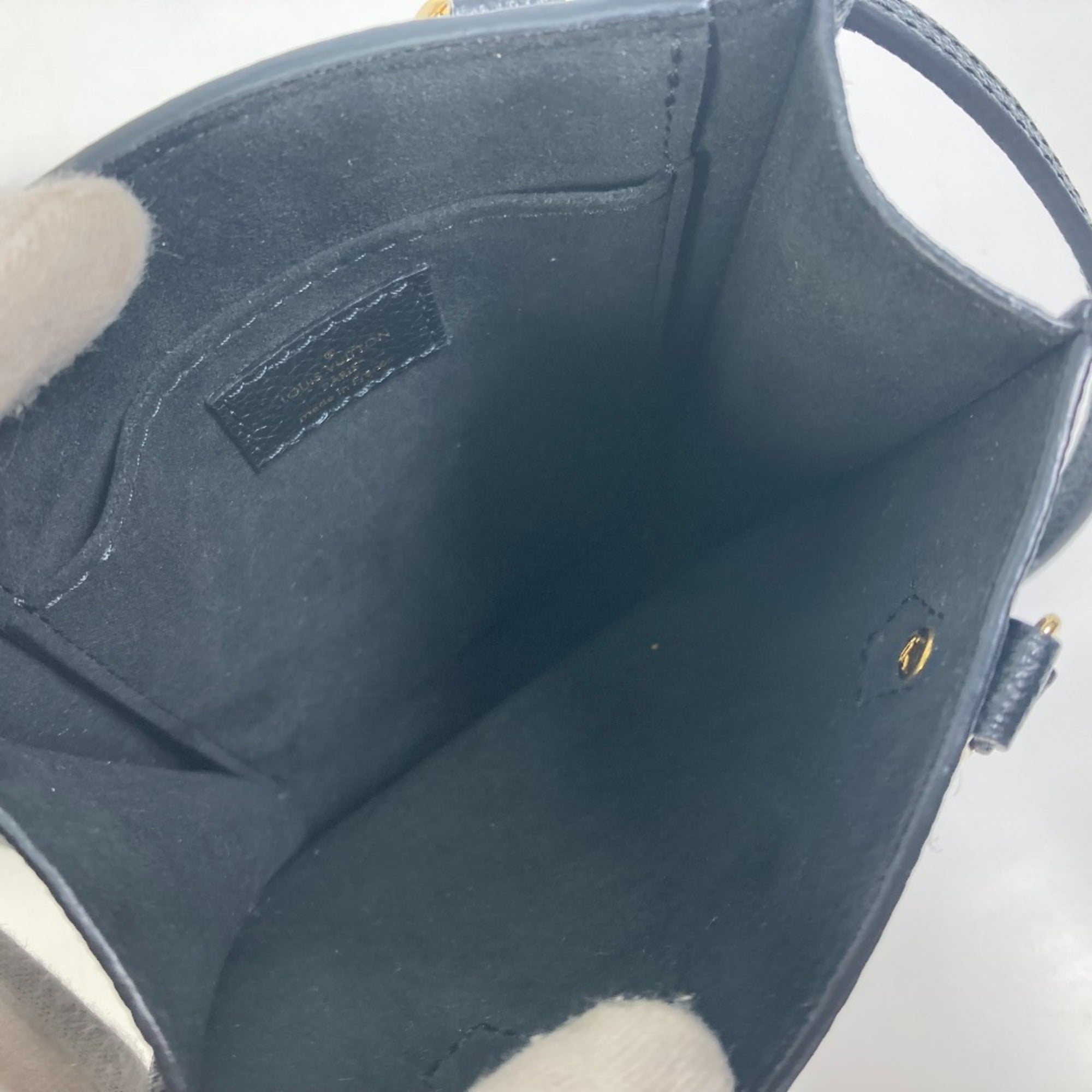 Louis Vuitton Black Other Shoulder Bag (Pre-Owned)