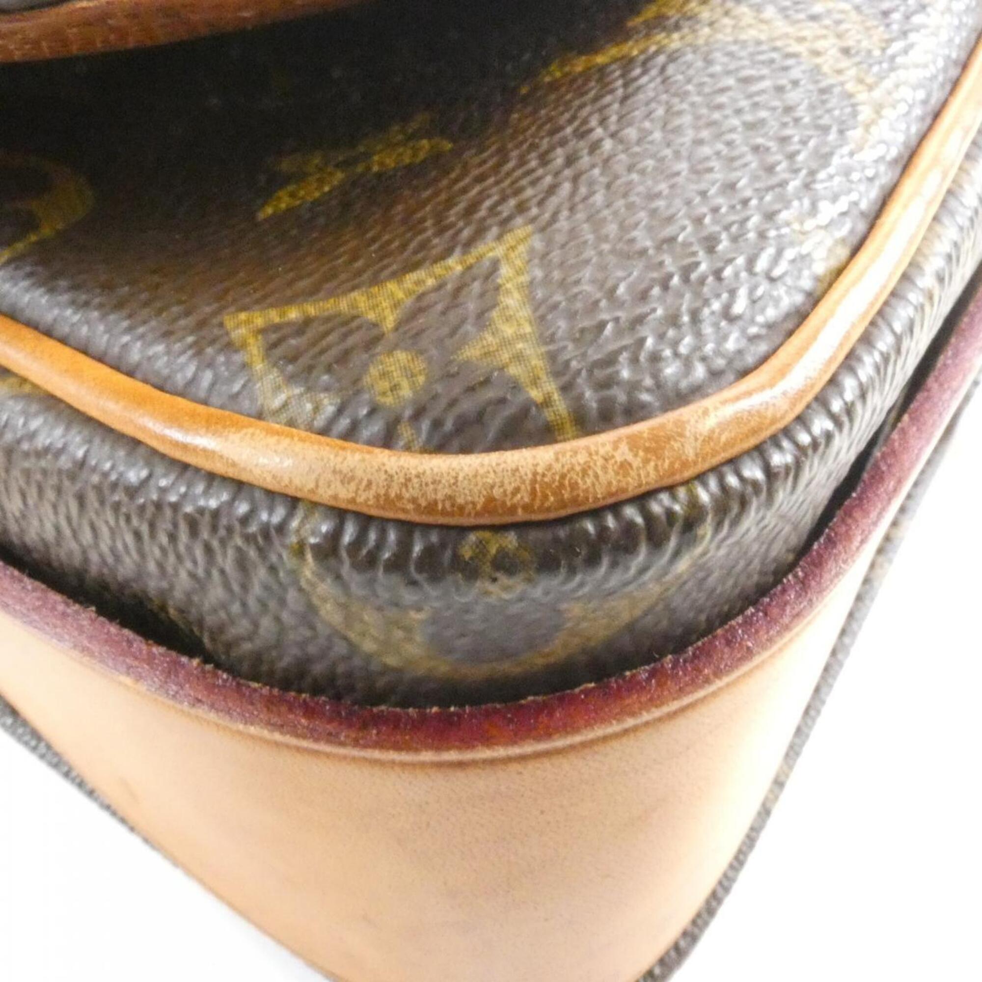 Louis Vuitton Marron Coated Canvas Shoulder Bag (Pre-Owned)