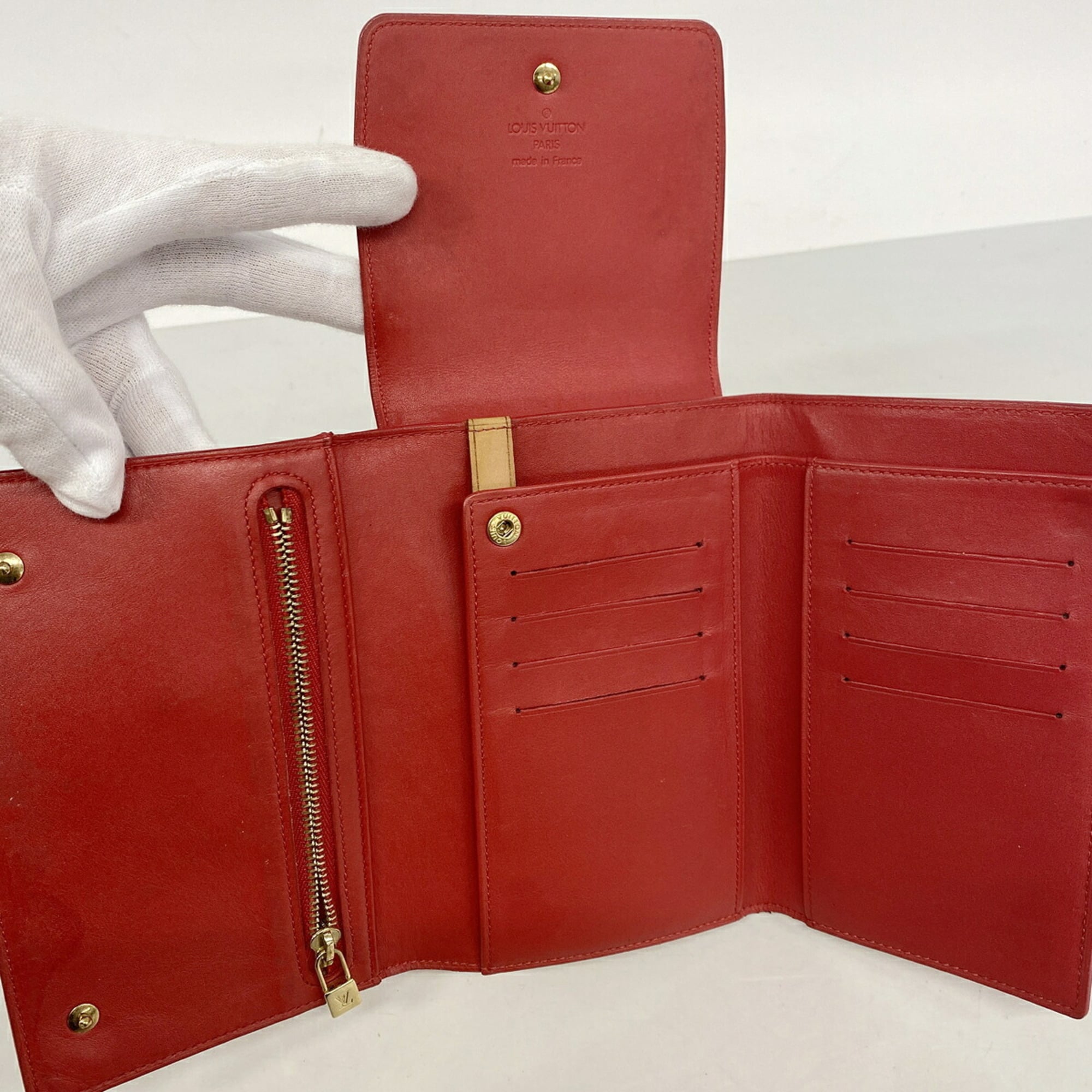 Louis Vuitton Rouge Shoulder Bag (Pre-Owned)