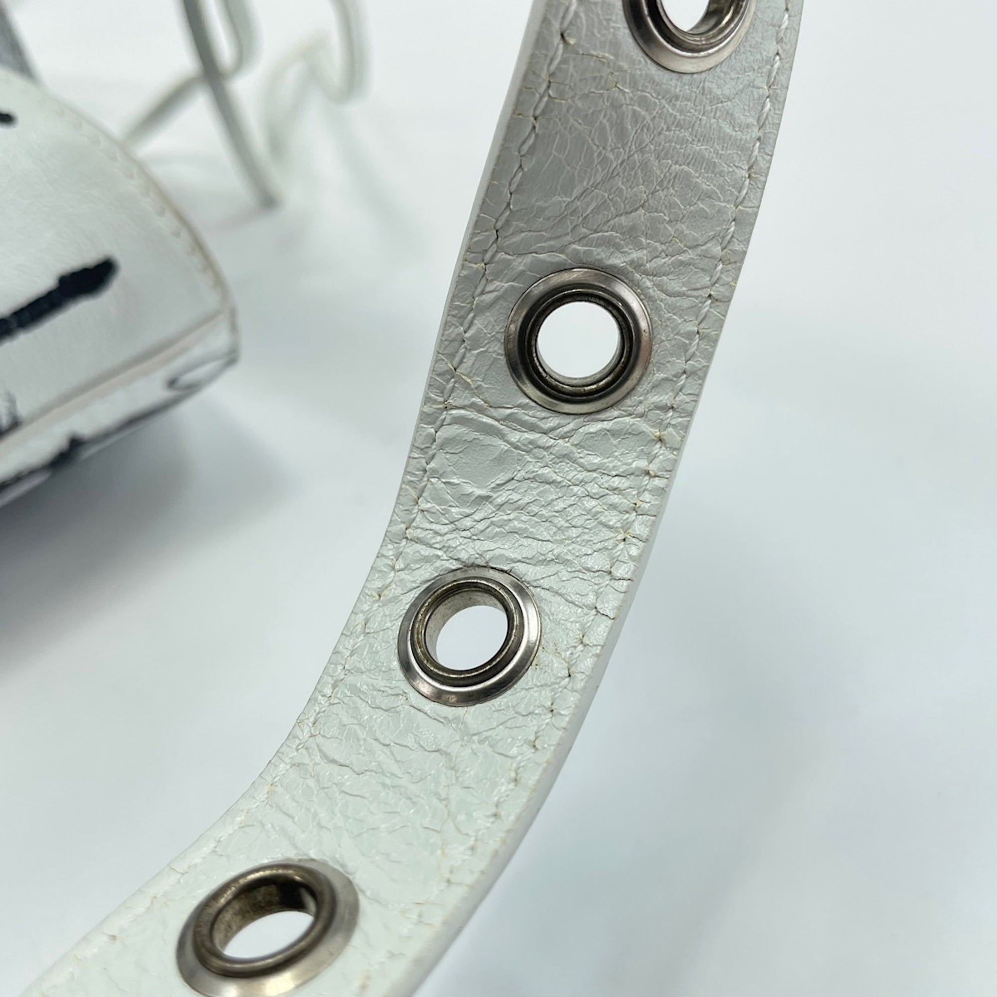 Balenciaga White Leather Handbag (Pre-Owned)