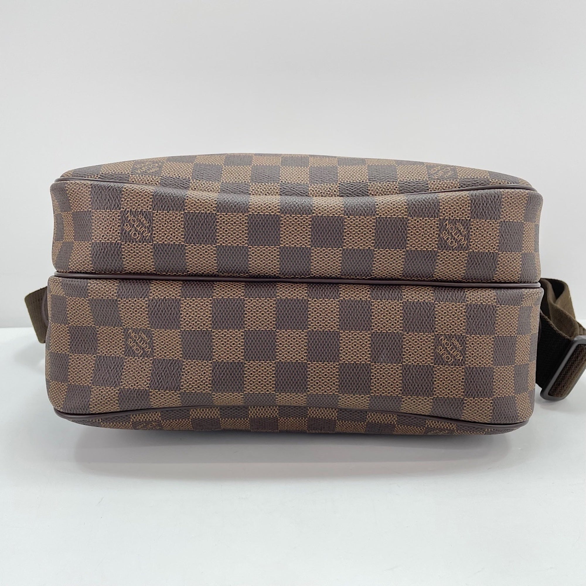 Louis Vuitton Brown Shoulder Bag (Pre-Owned)