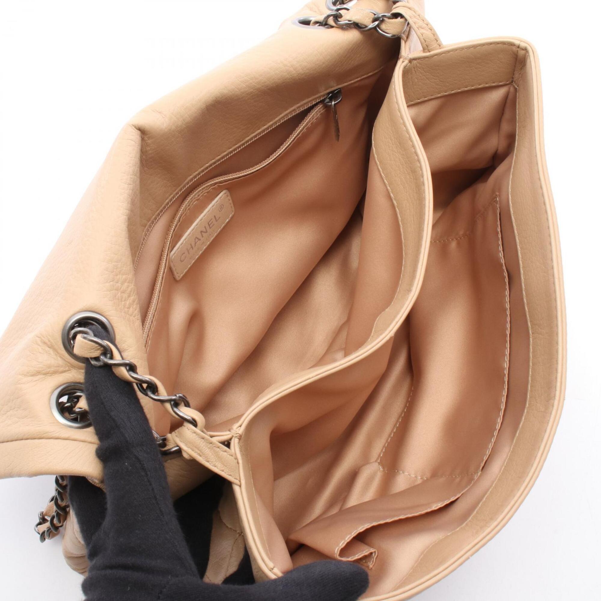 Chanel Beige Leather Handbag Shoulder Bag (Pre-Owned)