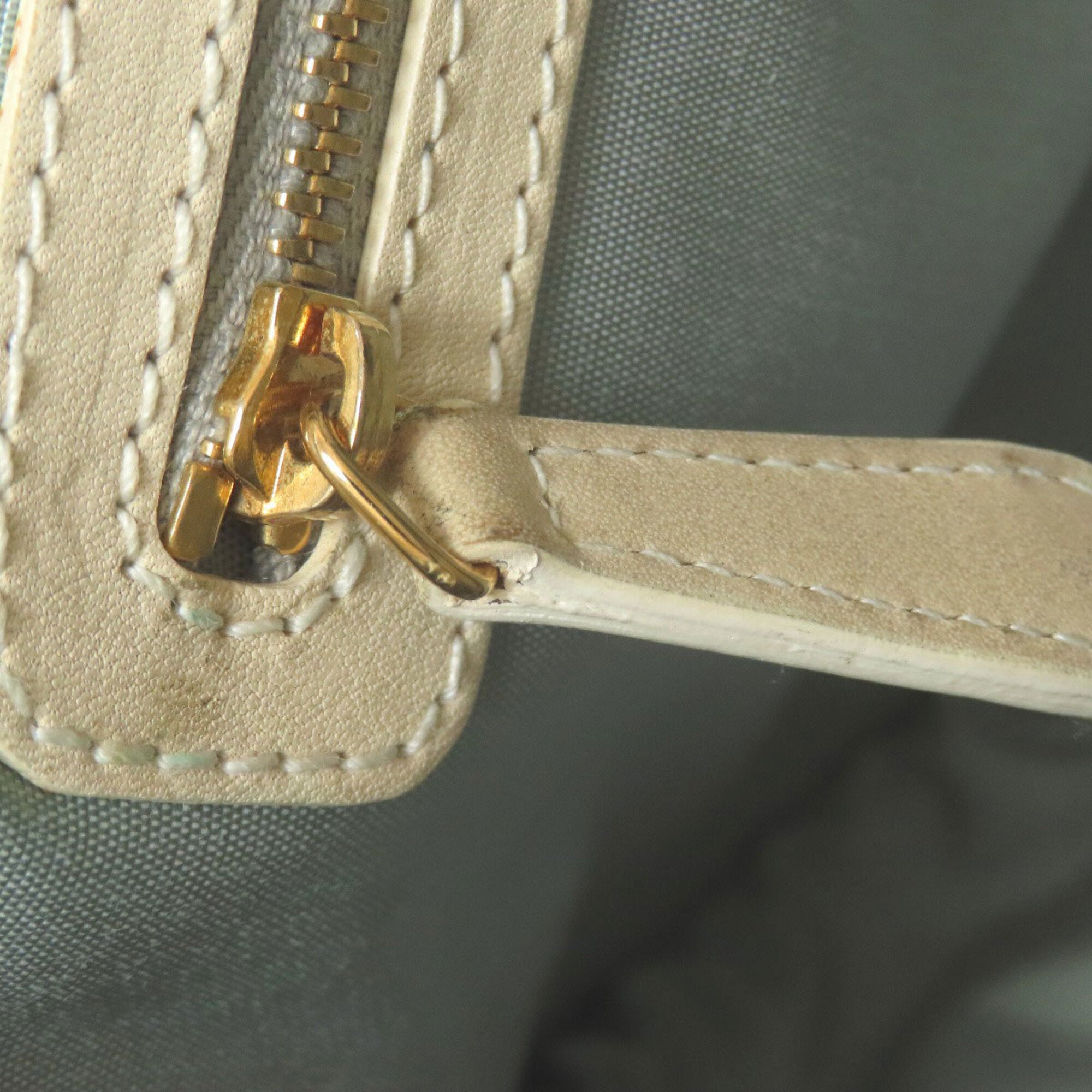 Christian Dior Beige Leather Handbag (Pre-Owned)