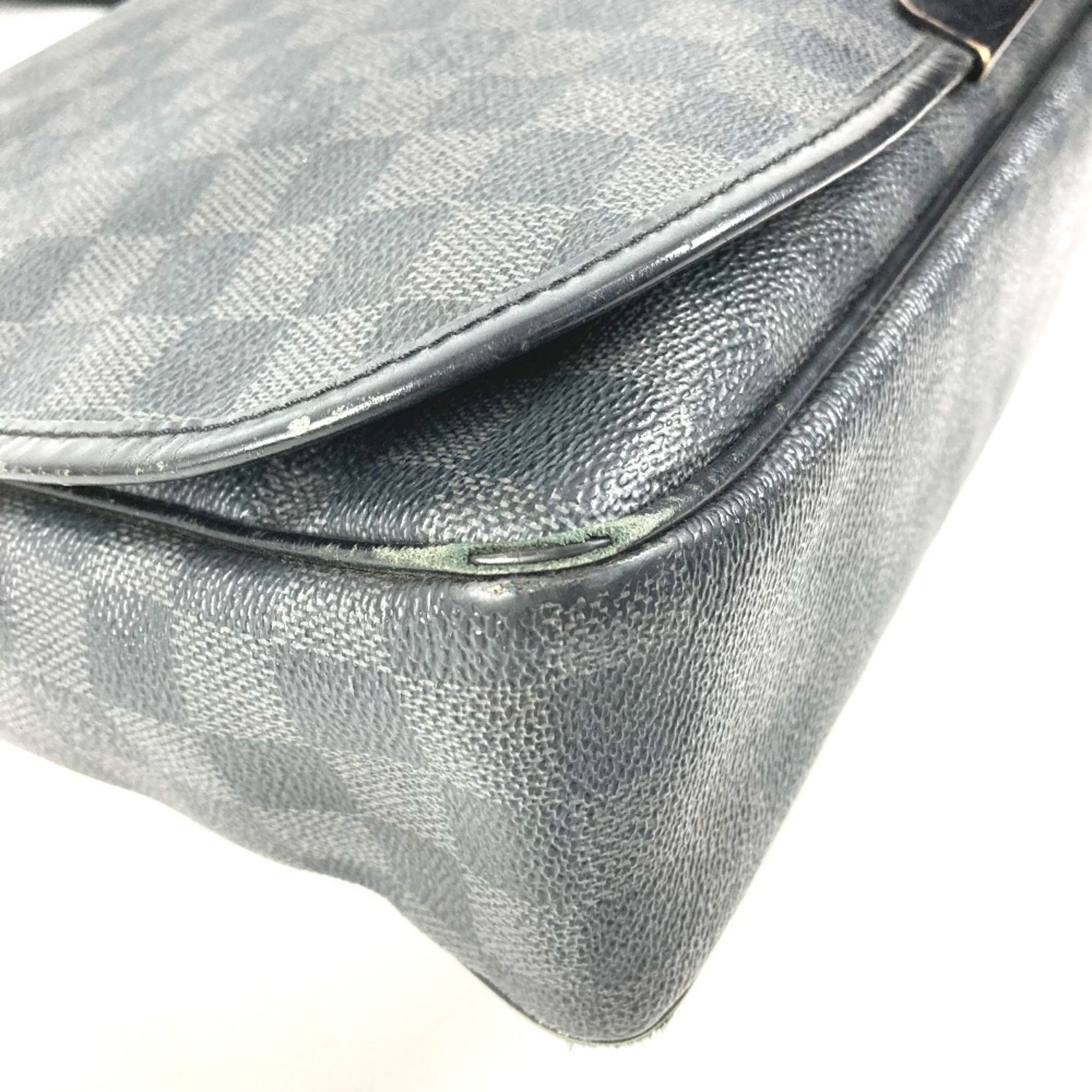 Louis Vuitton Black Damier Graphite Messenger Bag Shoulder Bag (Pre-Owned)