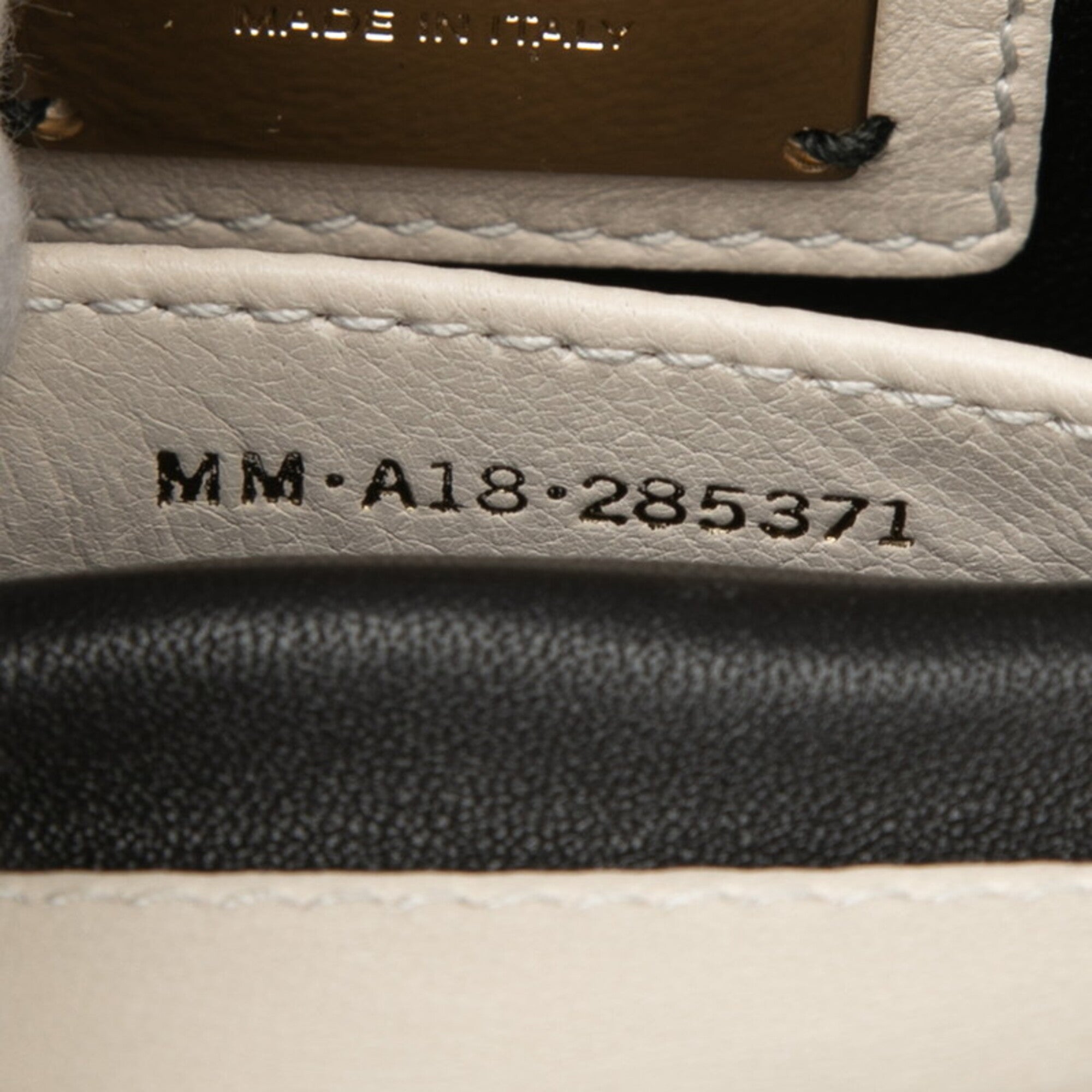 Bvlgari White Leather Shoulder Bag (Pre-Owned)