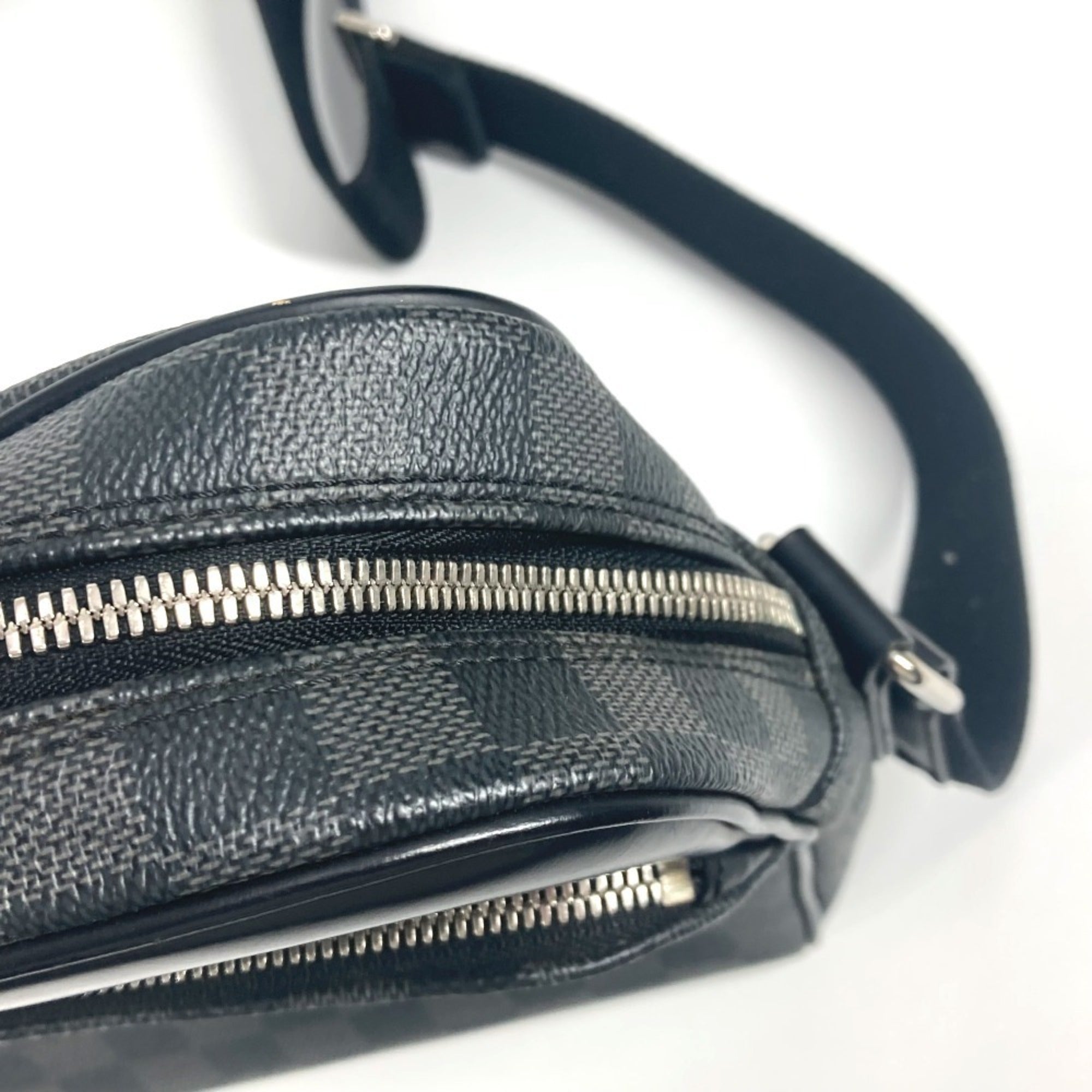 Louis Vuitton Damier Graphite Black Damier Graphite Messenger Bag Shoulder Bag (Pre-Owned)