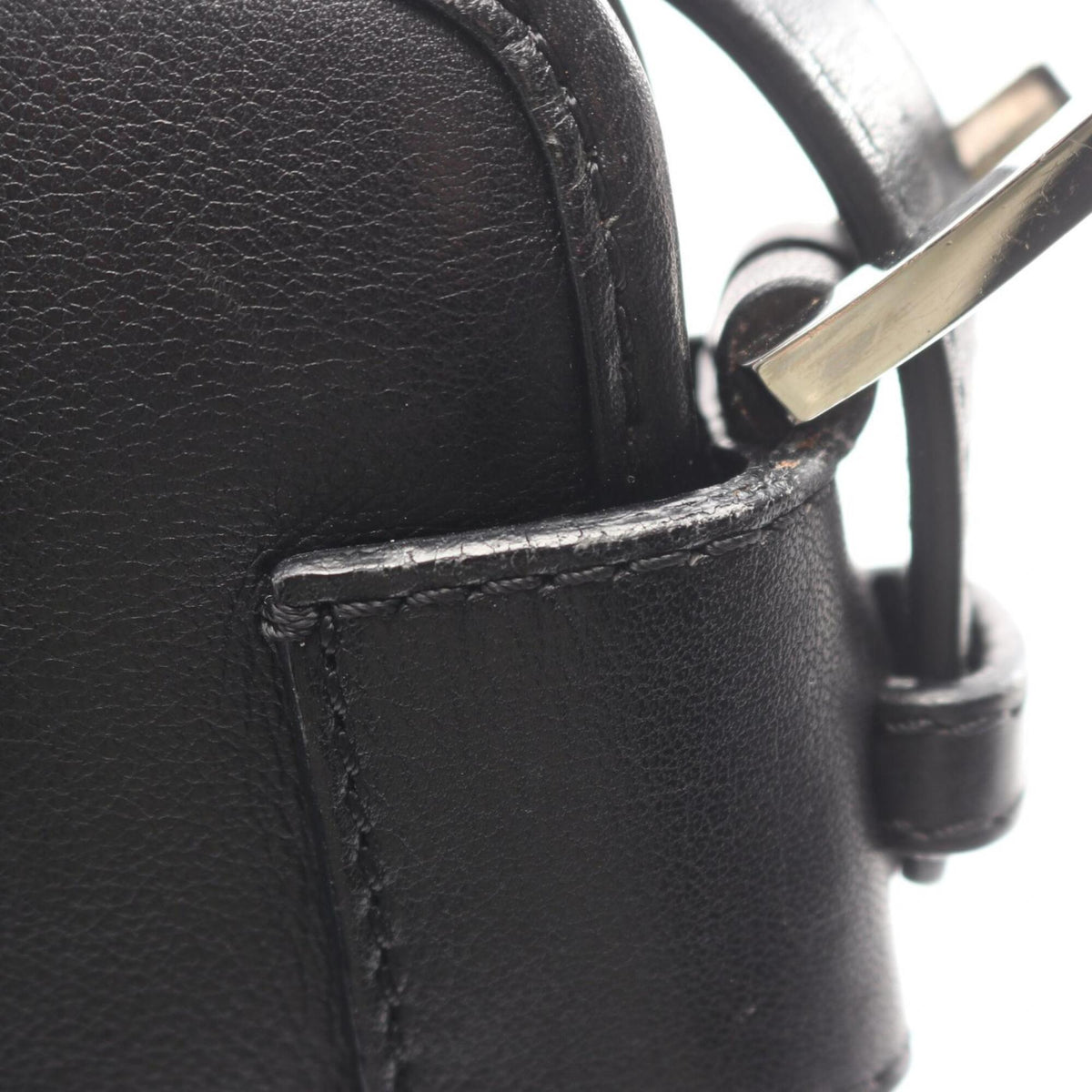 Loewe Black Leather Shoulder Bag (Pre-Owned)