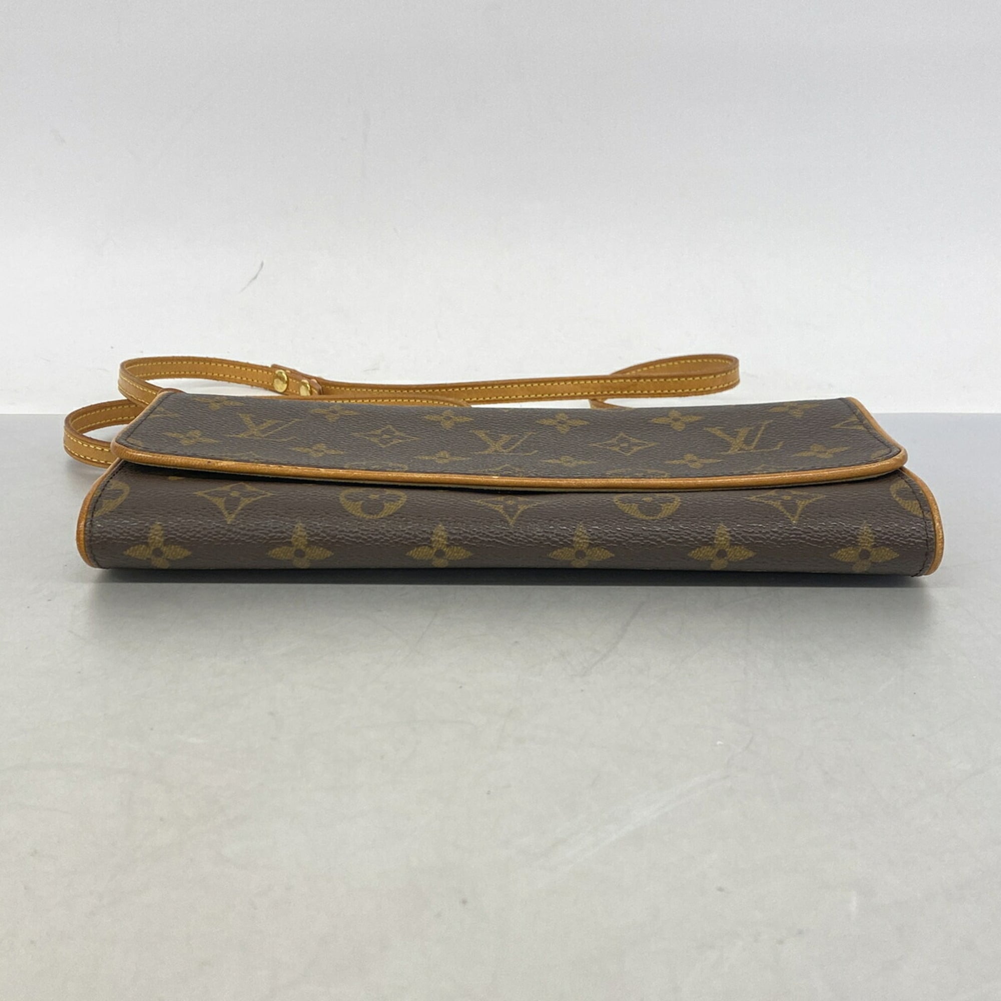 Louis Vuitton Brown Shoulder Bag (Pre-Owned)