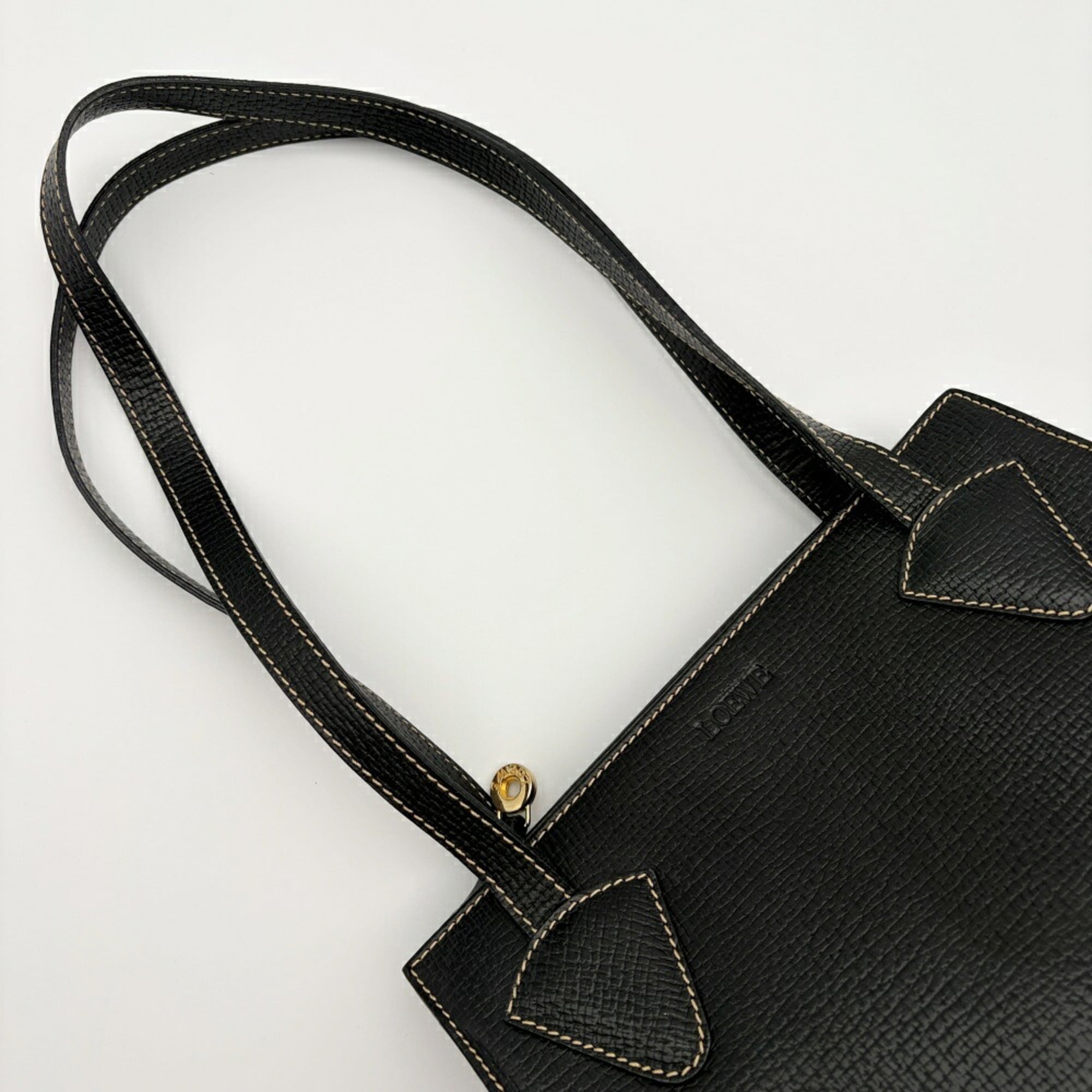 Loewe Barcelona Black Leather Shoulder Bag (Pre-Owned)
