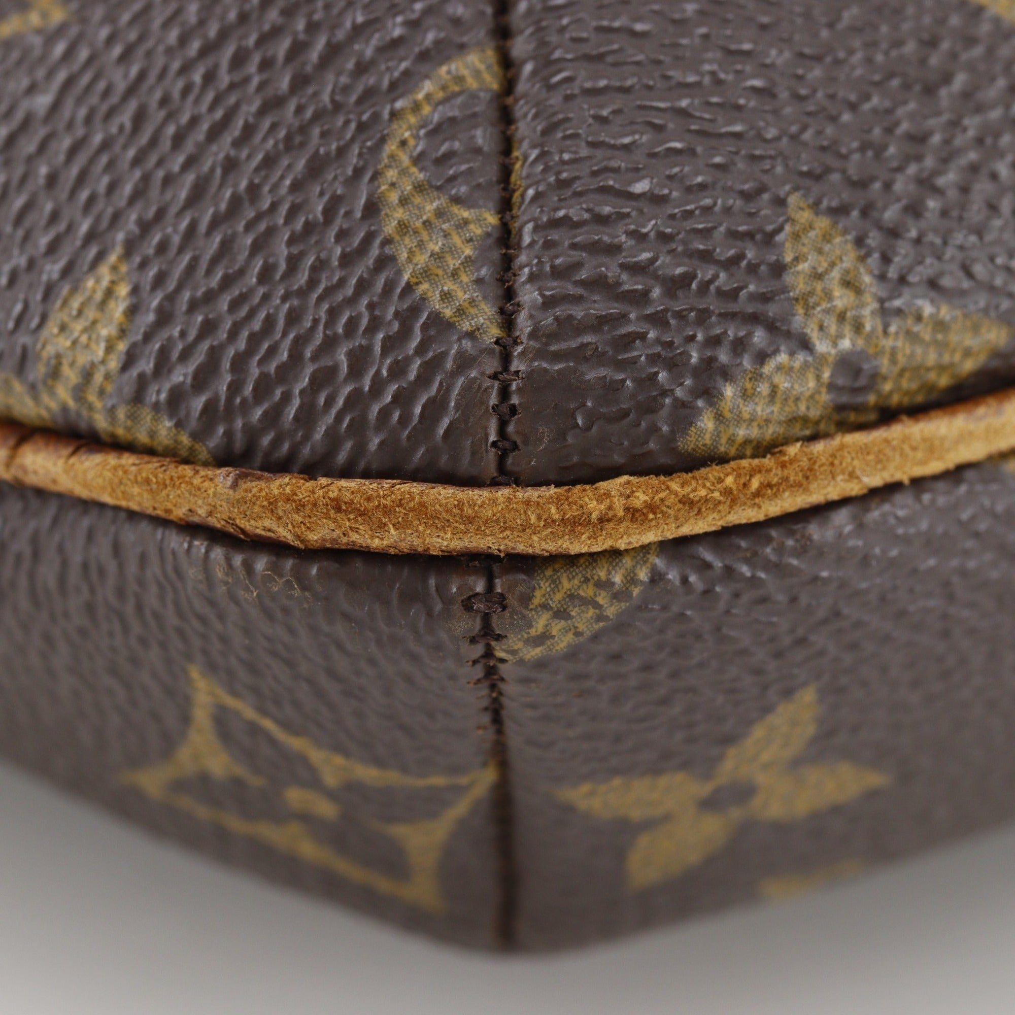 Louis Vuitton Brown Monogram Monogram Shoulder Bag (Pre-Owned)