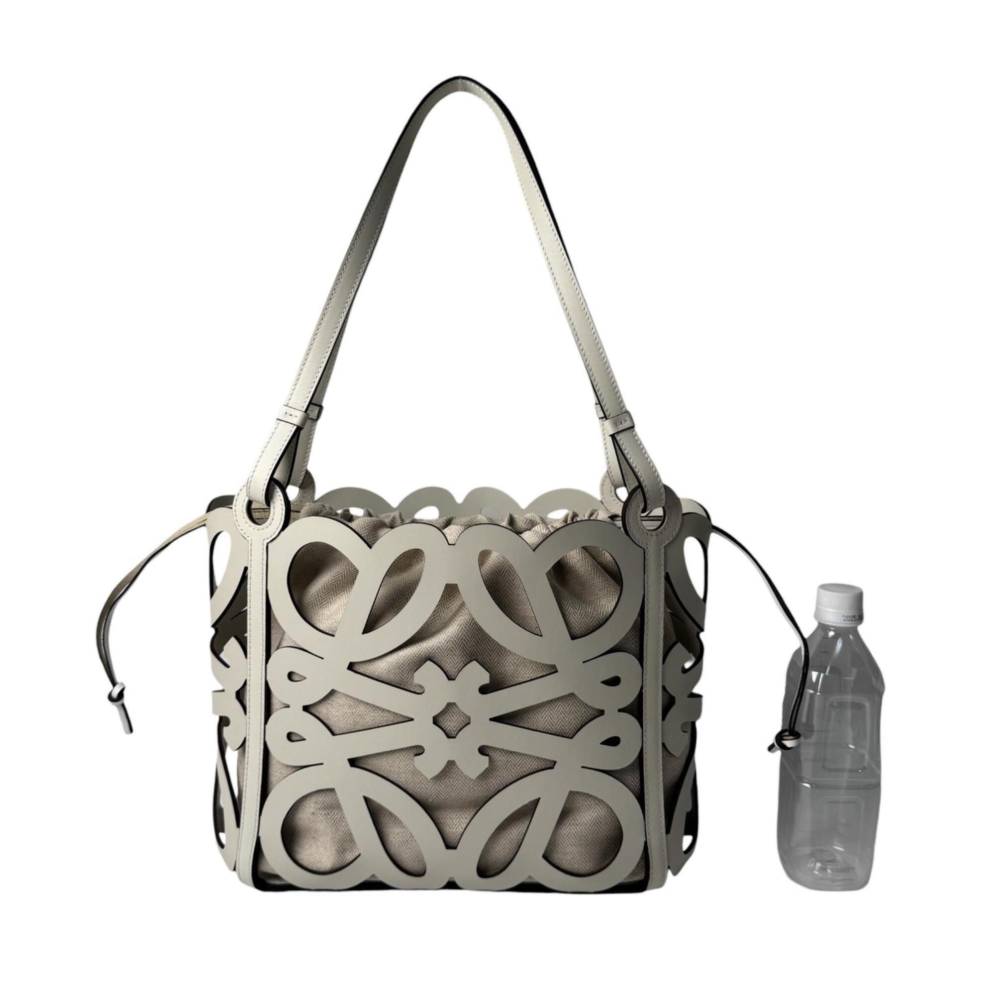Loewe White Leather Tote Bag (Pre-Owned)