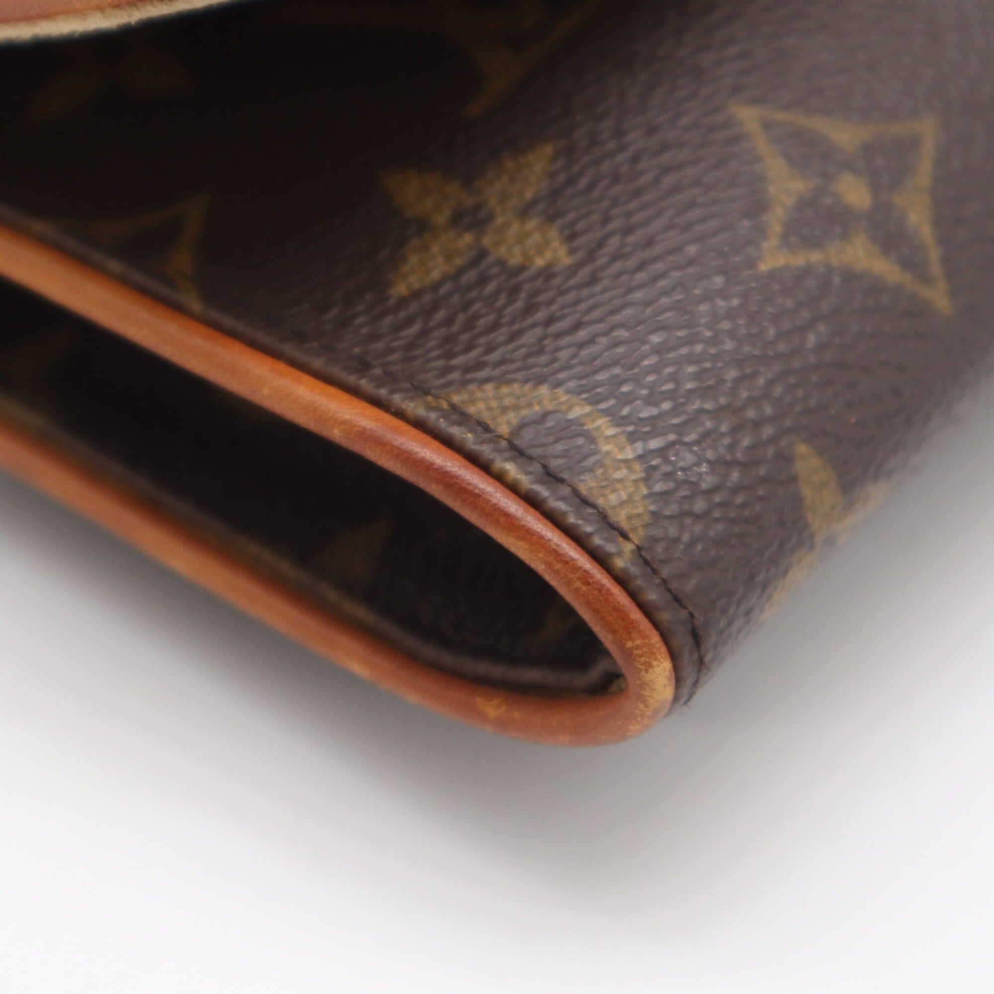 Louis Vuitton Beige Brown Monogram Coated Canvas Leather Pochette Shoulder Bag (Pre-Owned)