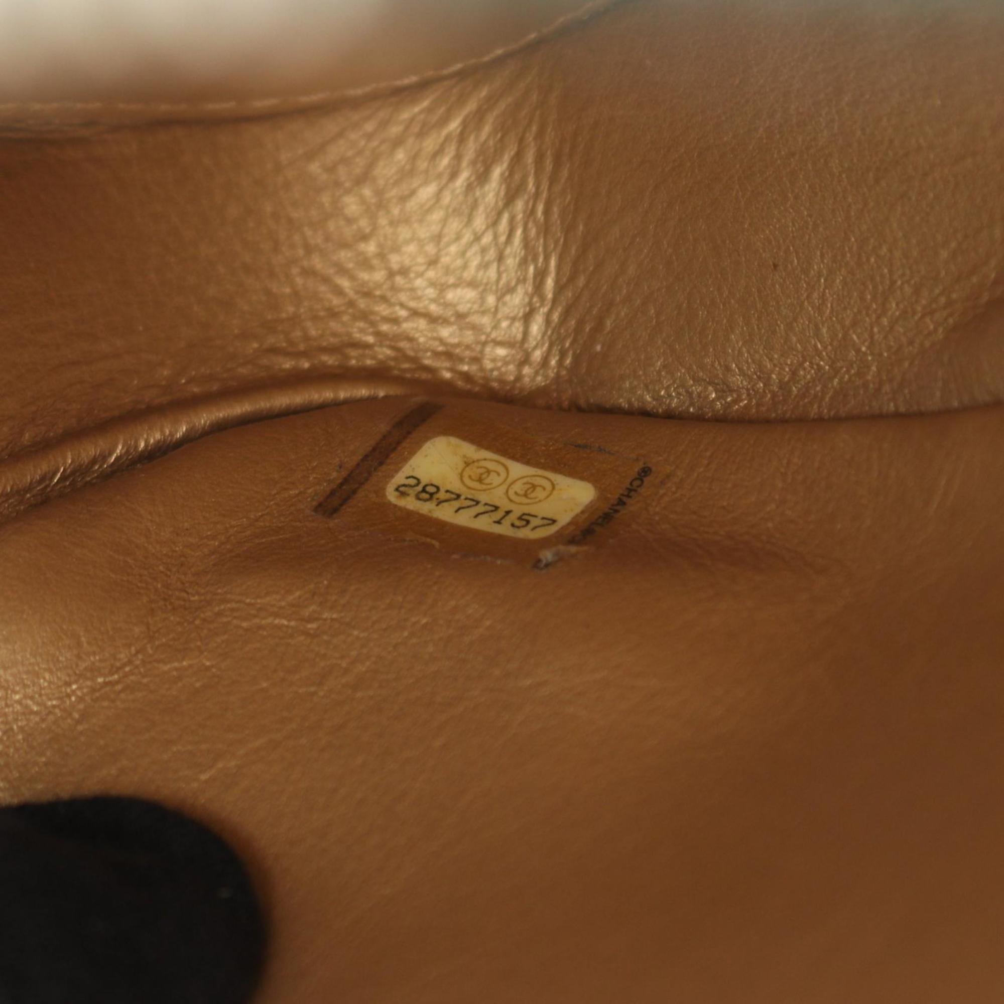 Chanel Green Leather Shoulder Bag (Pre-Owned)