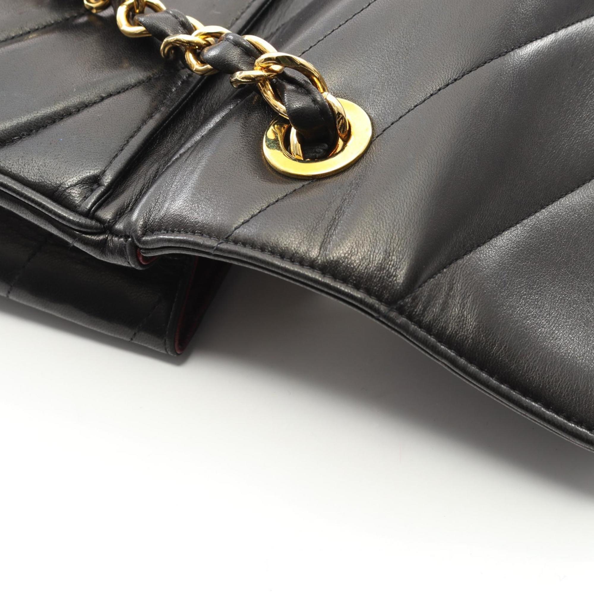 Chanel Black Leather Shoulder Bag (Pre-Owned)