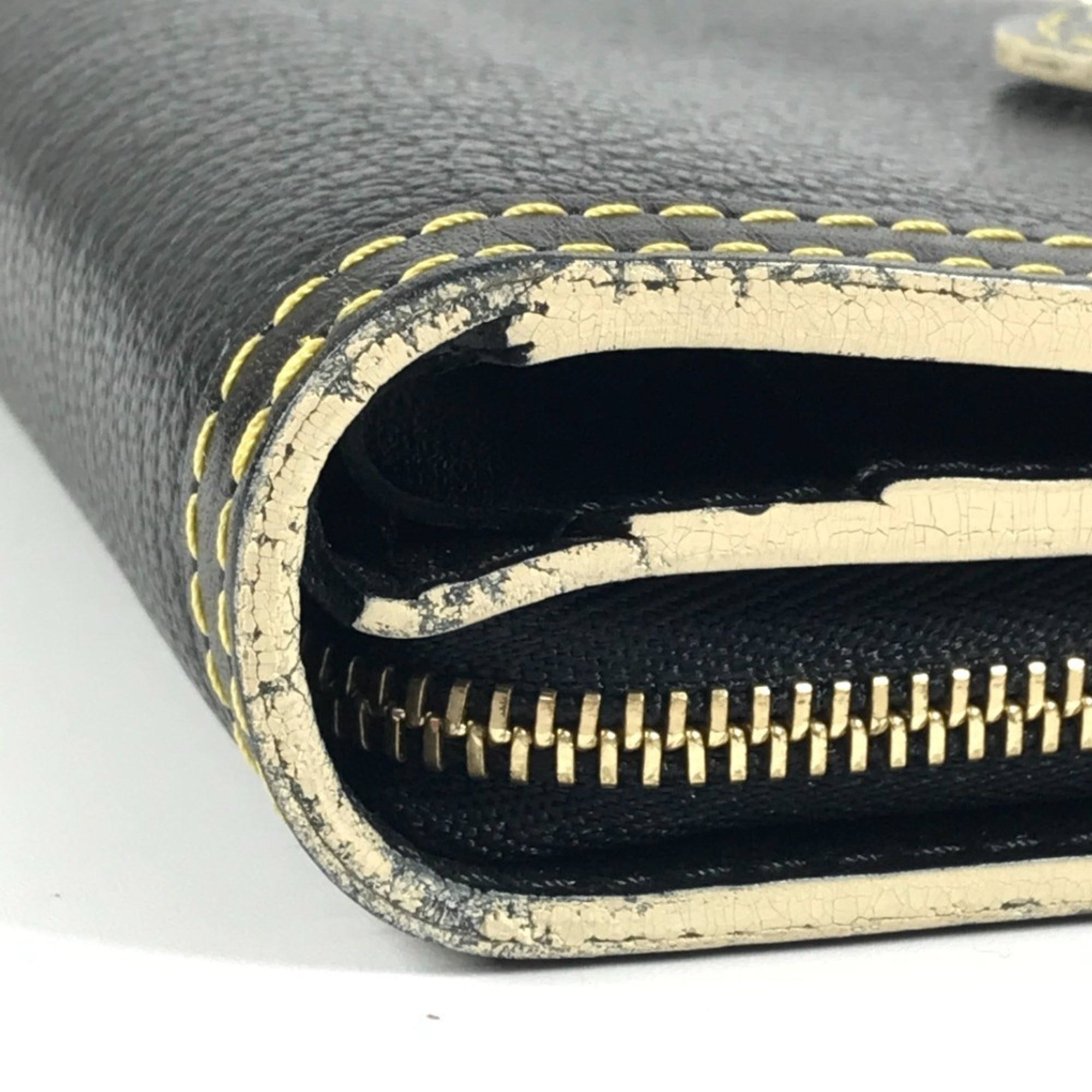 Louis Vuitton Suhali Black Noir Suhali Leather Wallet (Bi-Fold) (Pre-Owned)