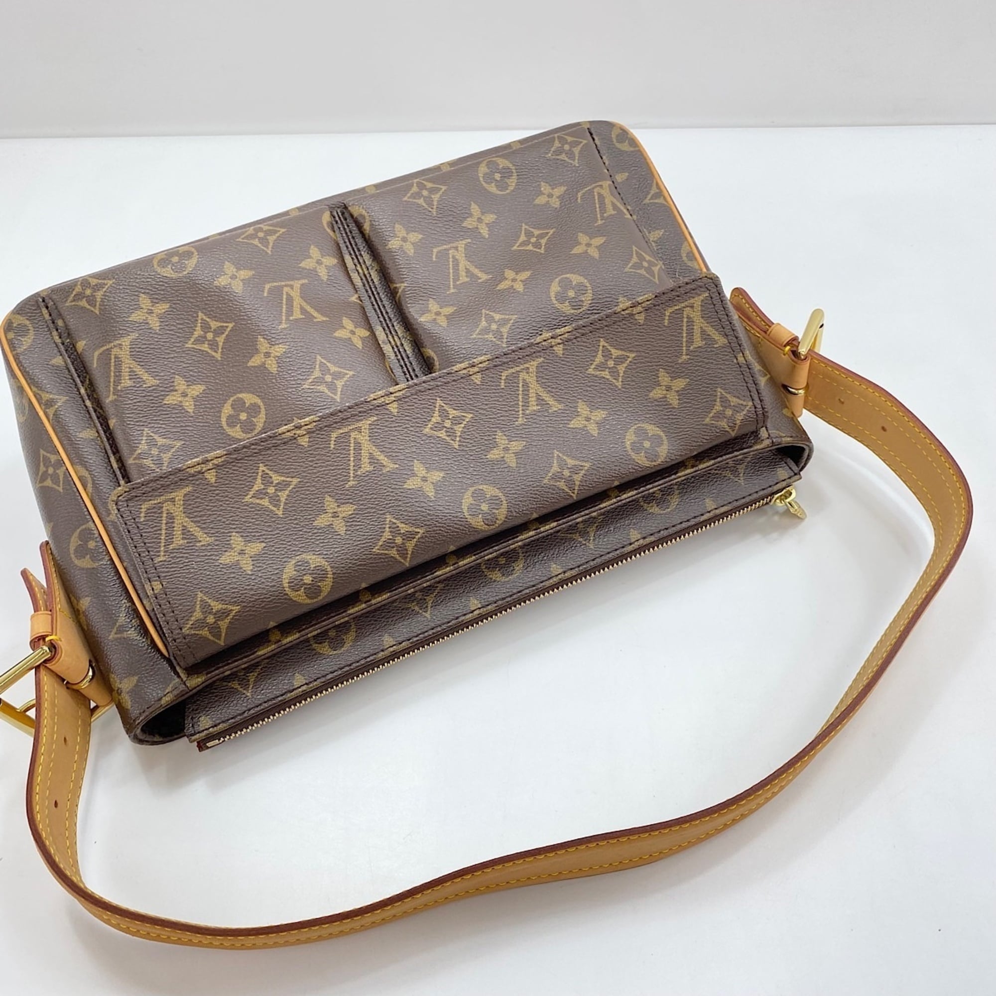 Louis Vuitton Brown Monogram Monogram Shoulder Bag (Pre-Owned)