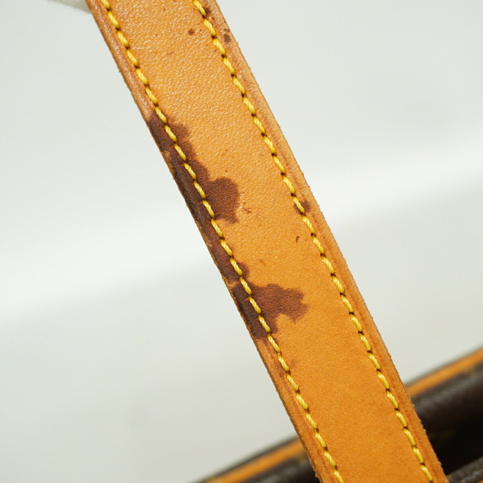 Louis Vuitton Brown Shoulder Bag (Pre-Owned)