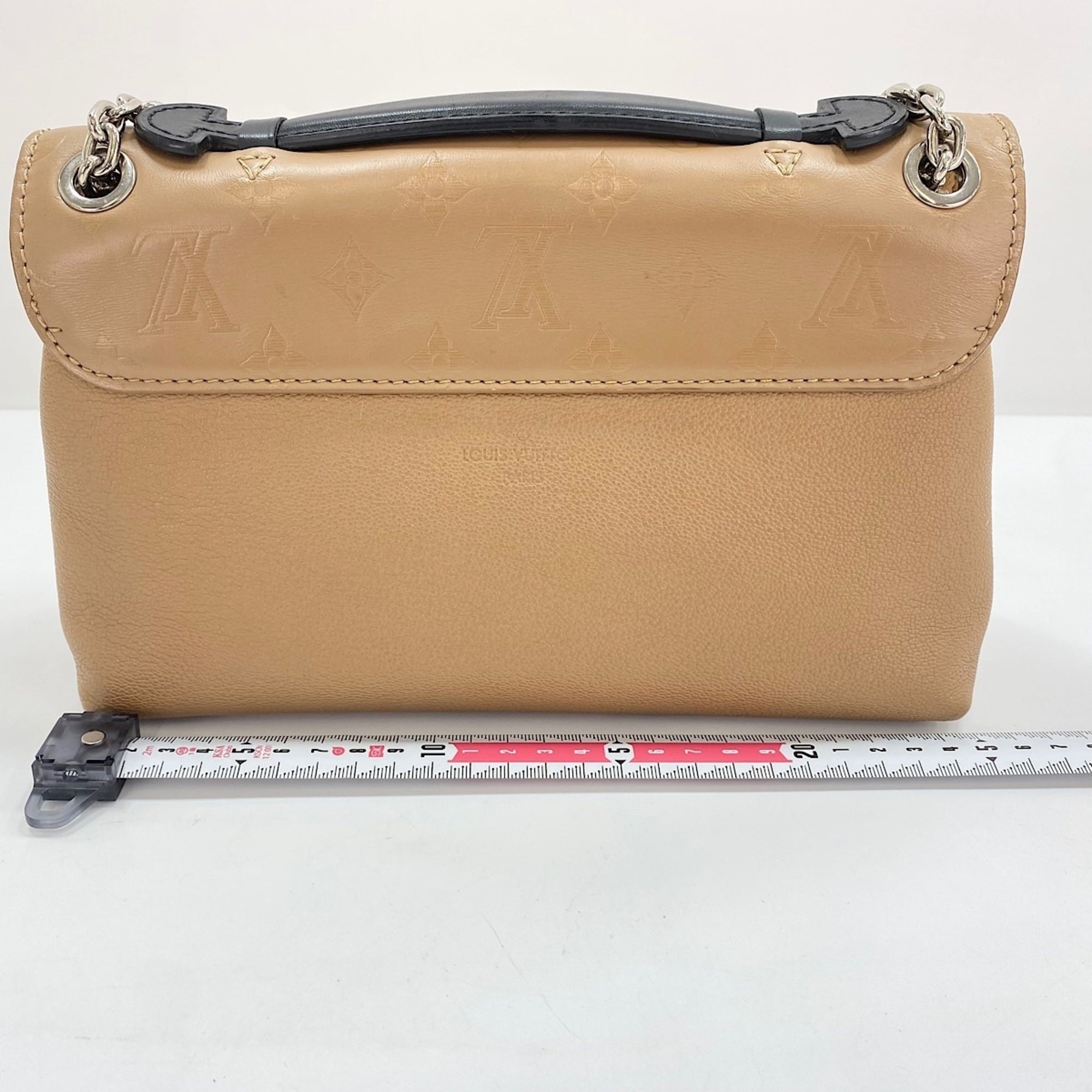 Louis Vuitton Beige Shoulder Bag (Pre-Owned)