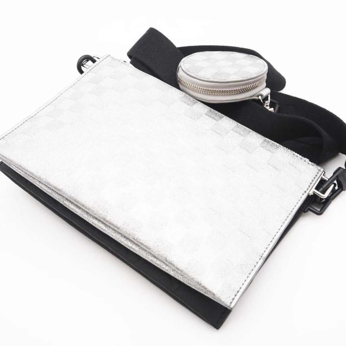Louis Vuitton Black Silver Leather Shoulder Bag (Pre-Owned)