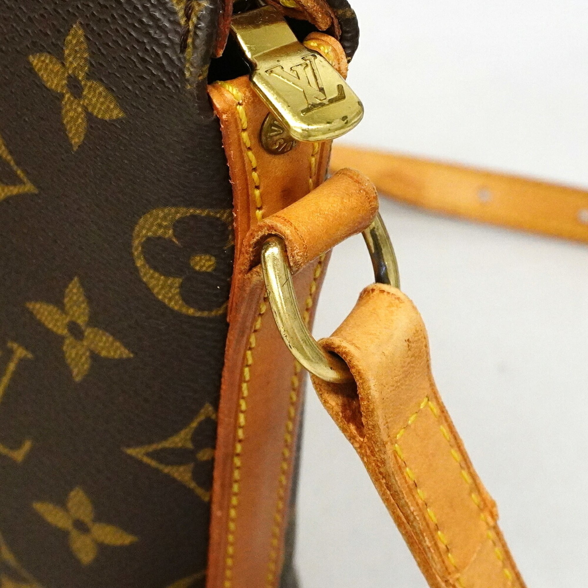Louis Vuitton Brown Shoulder Bag (Pre-Owned)