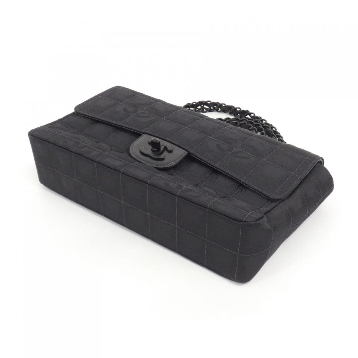 Chanel Black Nylon Shoulder Bag (Pre-Owned)