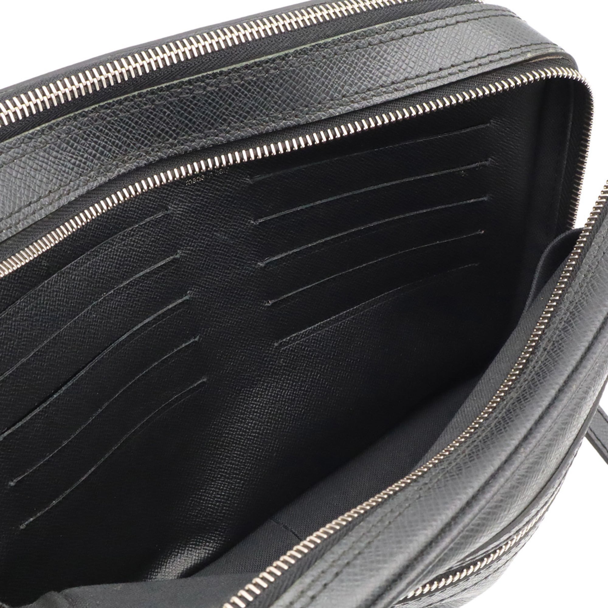 Louis Vuitton Taiga Ardoise Taiga Leather Clutch Bag (Pre-Owned)