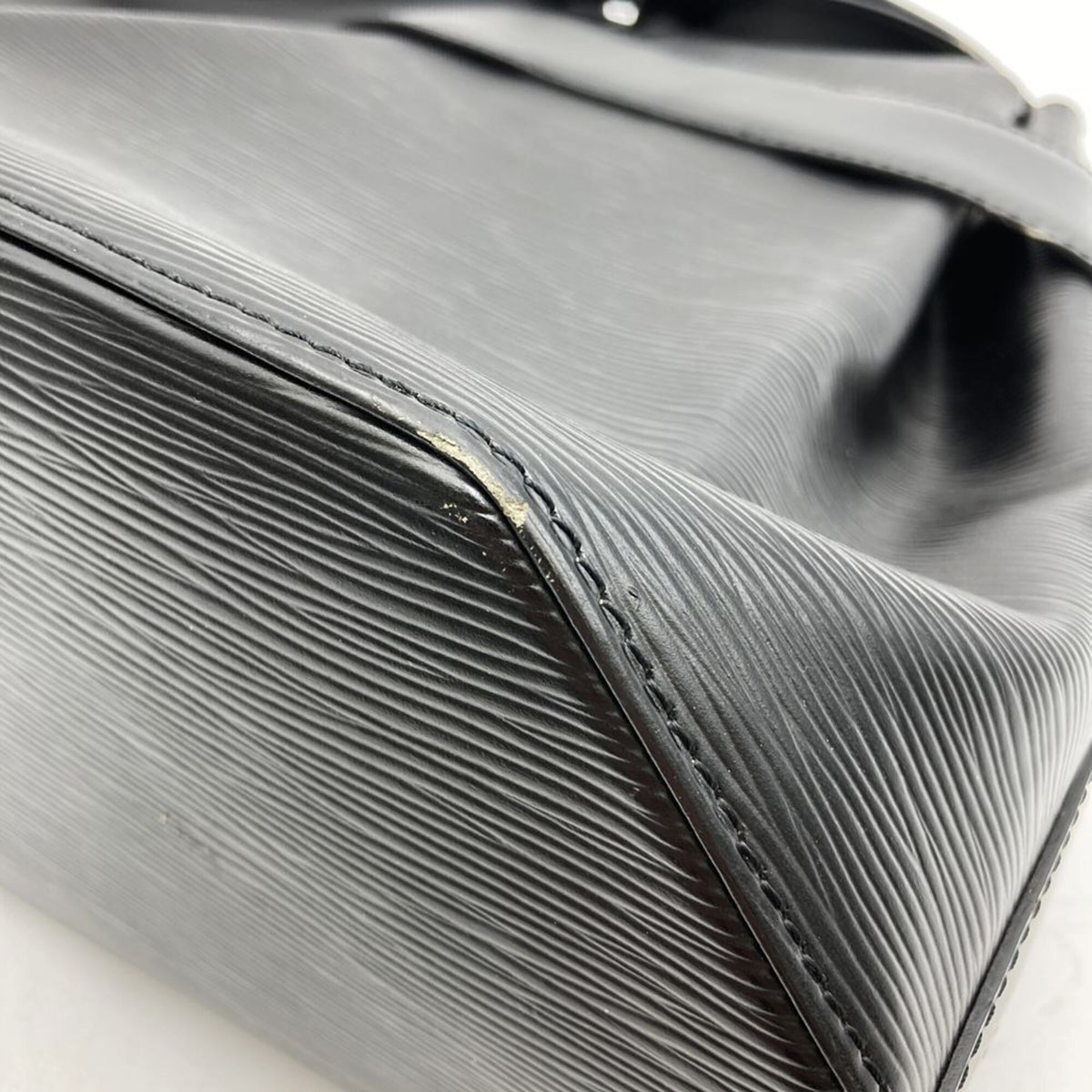 Louis Vuitton Black Epi Leather Shoulder Bag (Pre-Owned)