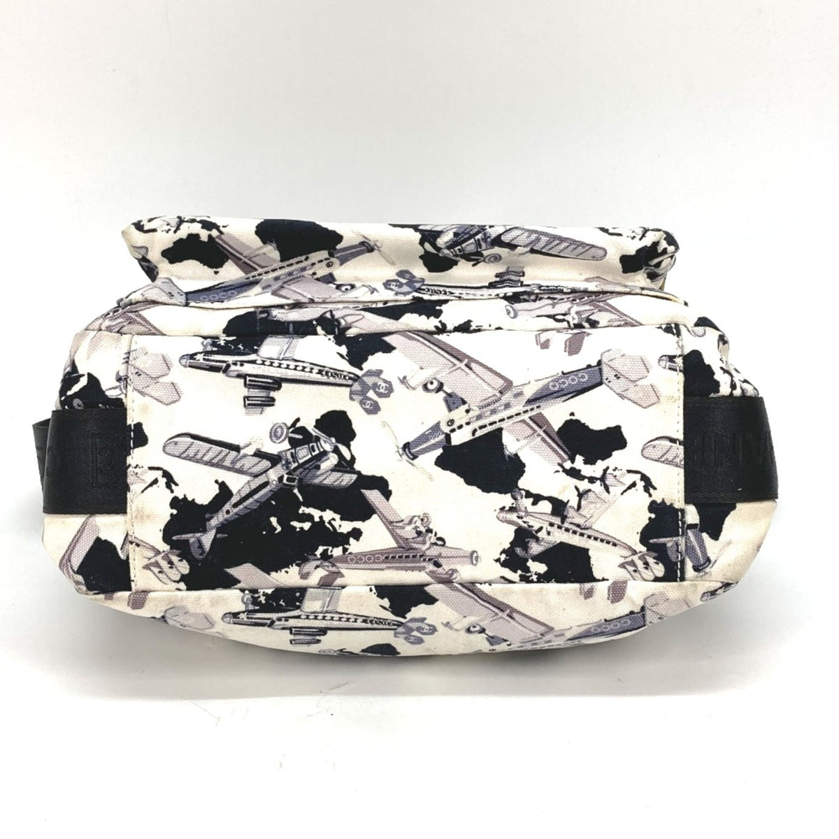 Chanel Black Cloth Shoulder Bag (Pre-Owned)