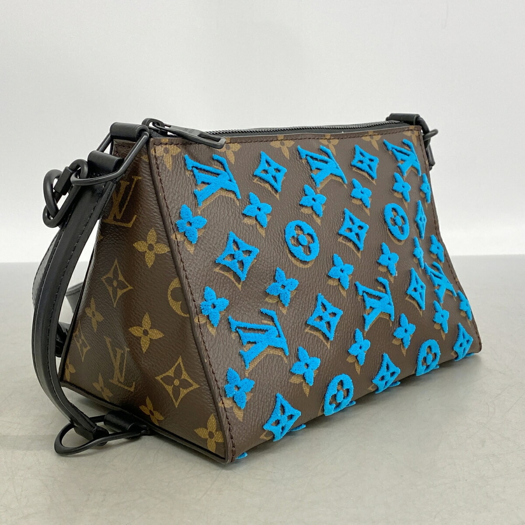 Louis Vuitton Brown Shoulder Bag (Pre-Owned)